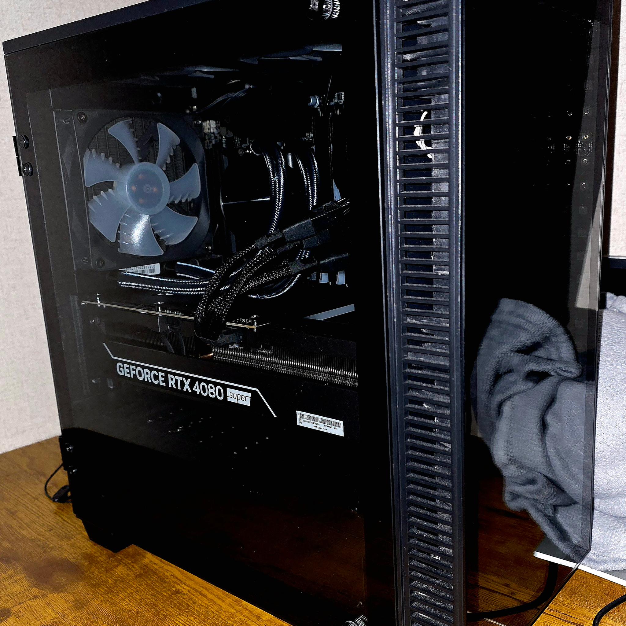 NVIDIA GeForce RTX 4080s, i7-13700KF Liquid Cooled mATX (Perfect Condition)