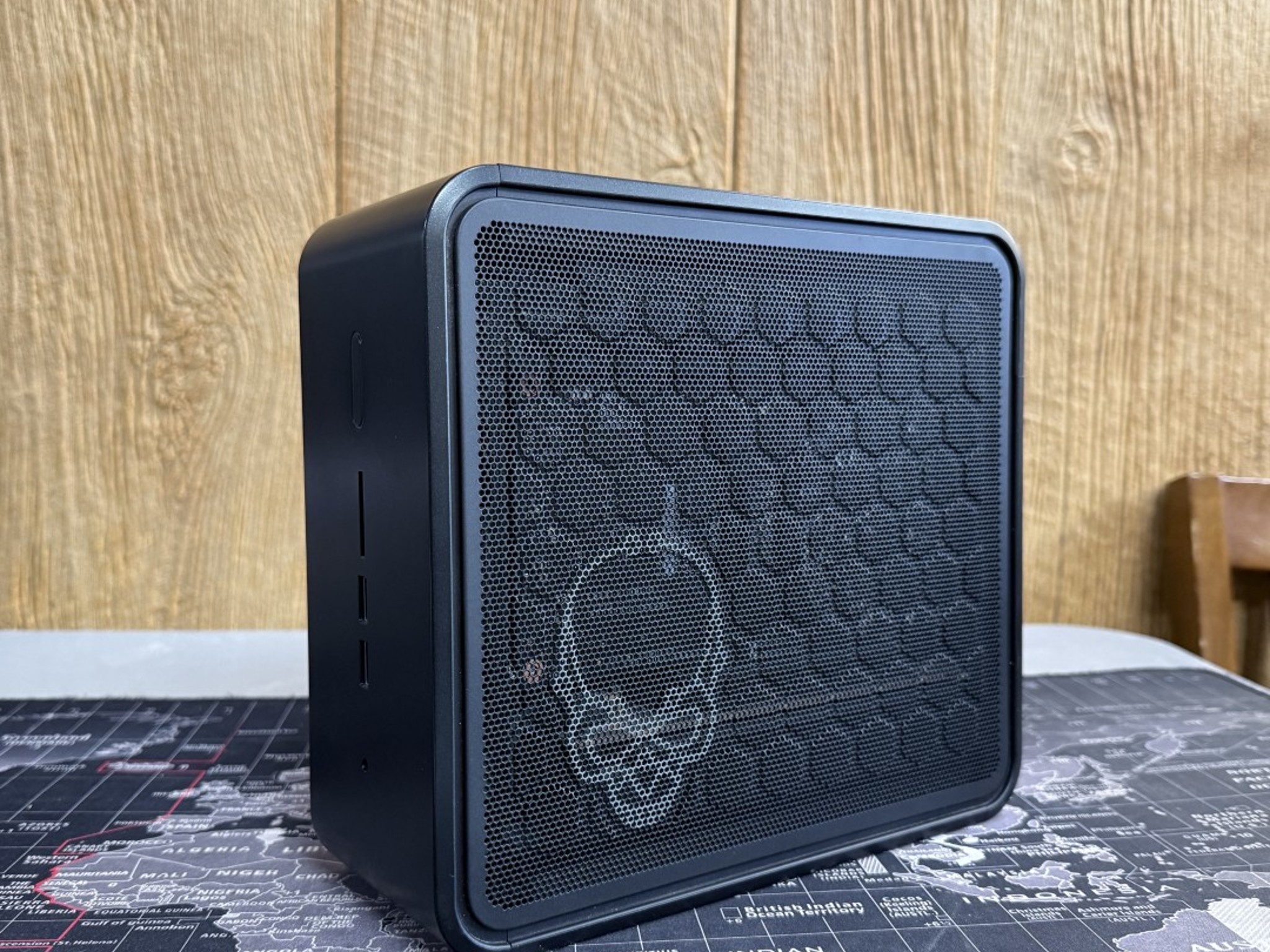 Intel Nuc 9 Extreme (NUC9i7QNX), i7-9750H 6C/12T, 32GB Ram, RTX 3060 TI, 500GB (Boot) / 1TB (Data)