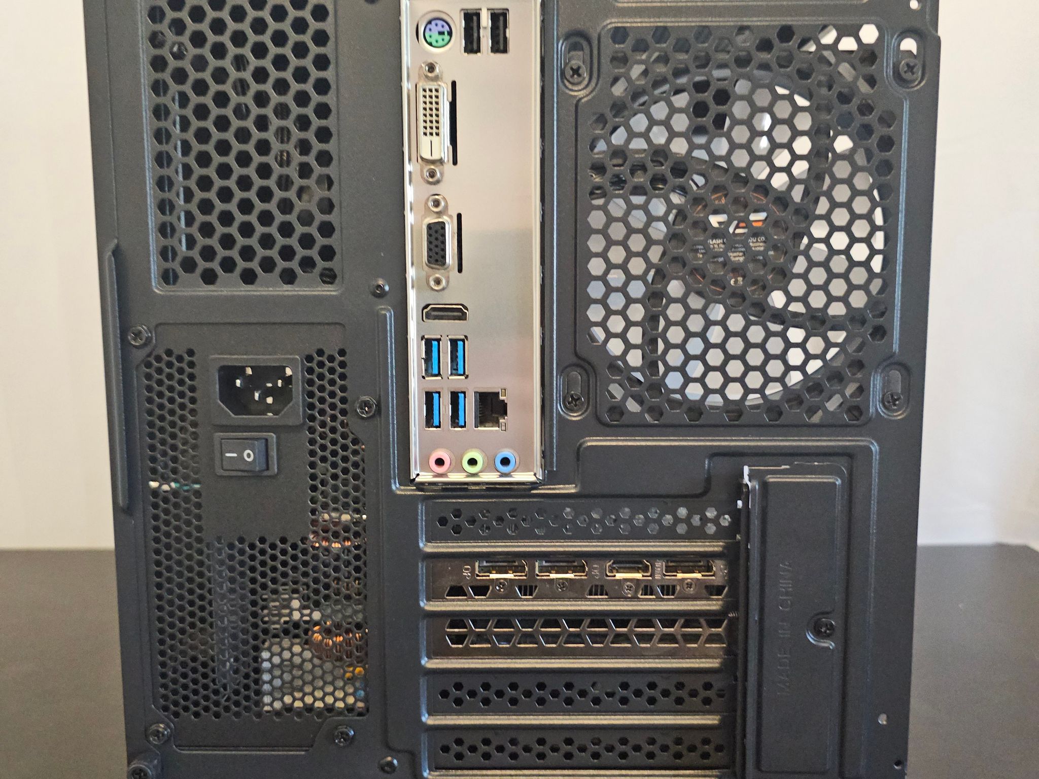Mirage 1080p / RTX 2060 6GB / Ryzen 5 1600AF / 16GB DDR4 / 275GB SSD + 1TB HDD / RGB HUB