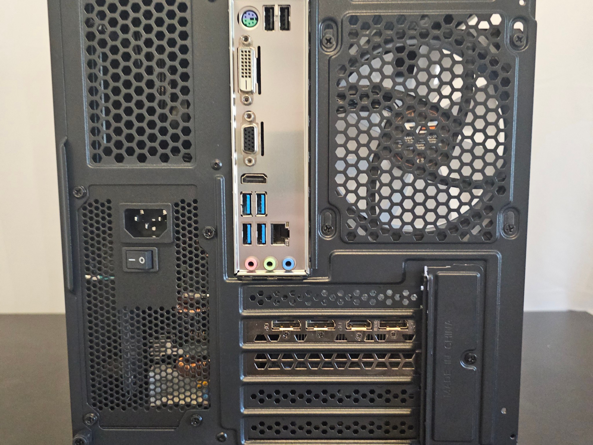 Mirage 1080p / RTX 2060 6GB / Ryzen 5 1600AF / 16GB DDR4 / 275GB SSD + 1TB HDD / RGB HUB