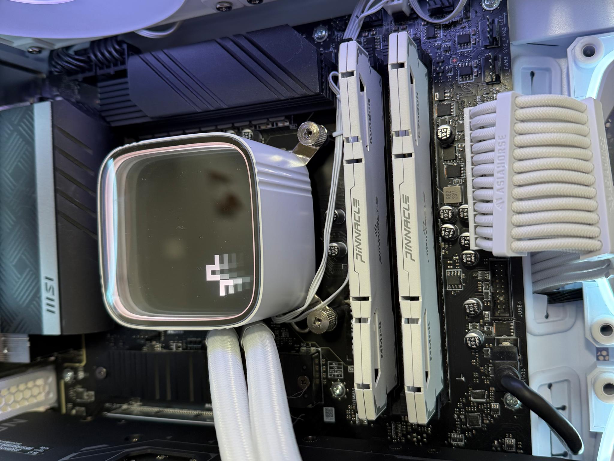 🧊ICE🧊-Liquid Cooled High-End Gaming PC-Rx 7800 xt-I5 12600KF-32GB Ram-1TB SSD