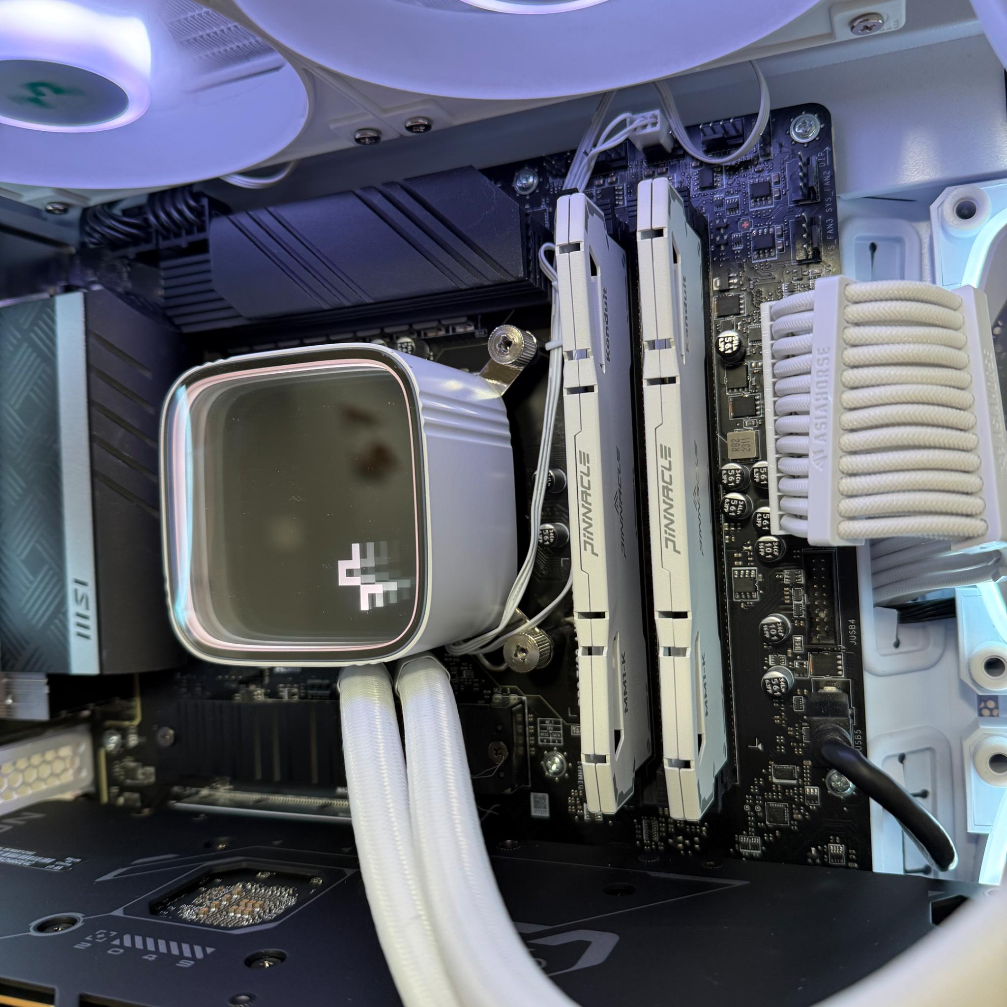 🧊ICE🧊-Liquid Cooled High-End Gaming PC-Rx 7800 xt-I5 12600KF-32GB Ram-1TB SSD