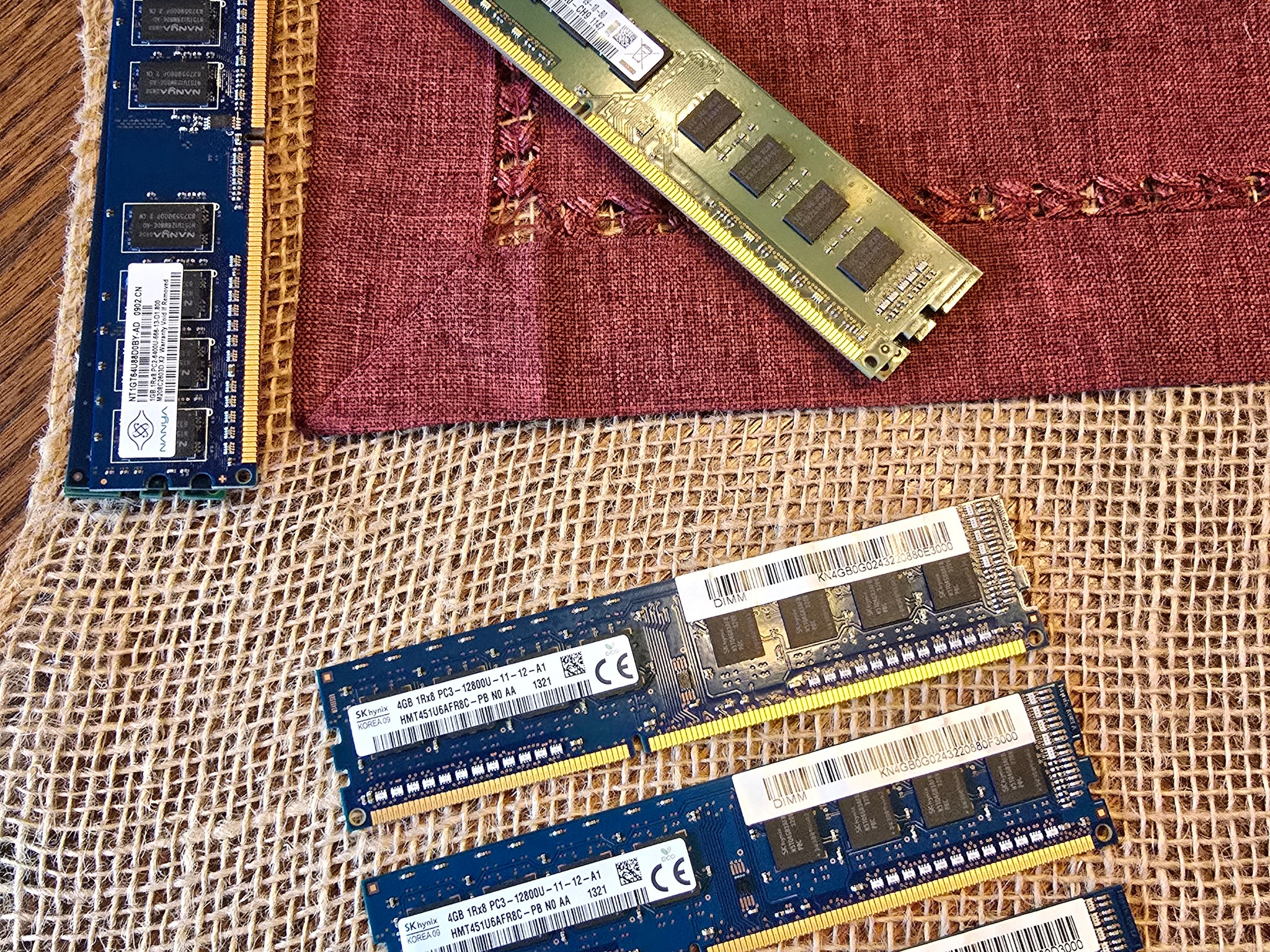 HMT451U6AFR8C-PB - SK Hynix 1x 4GB DDR3-1600 UDIMM PC3-12800U Single Rank x8 Module 1Rx8 RAM PC