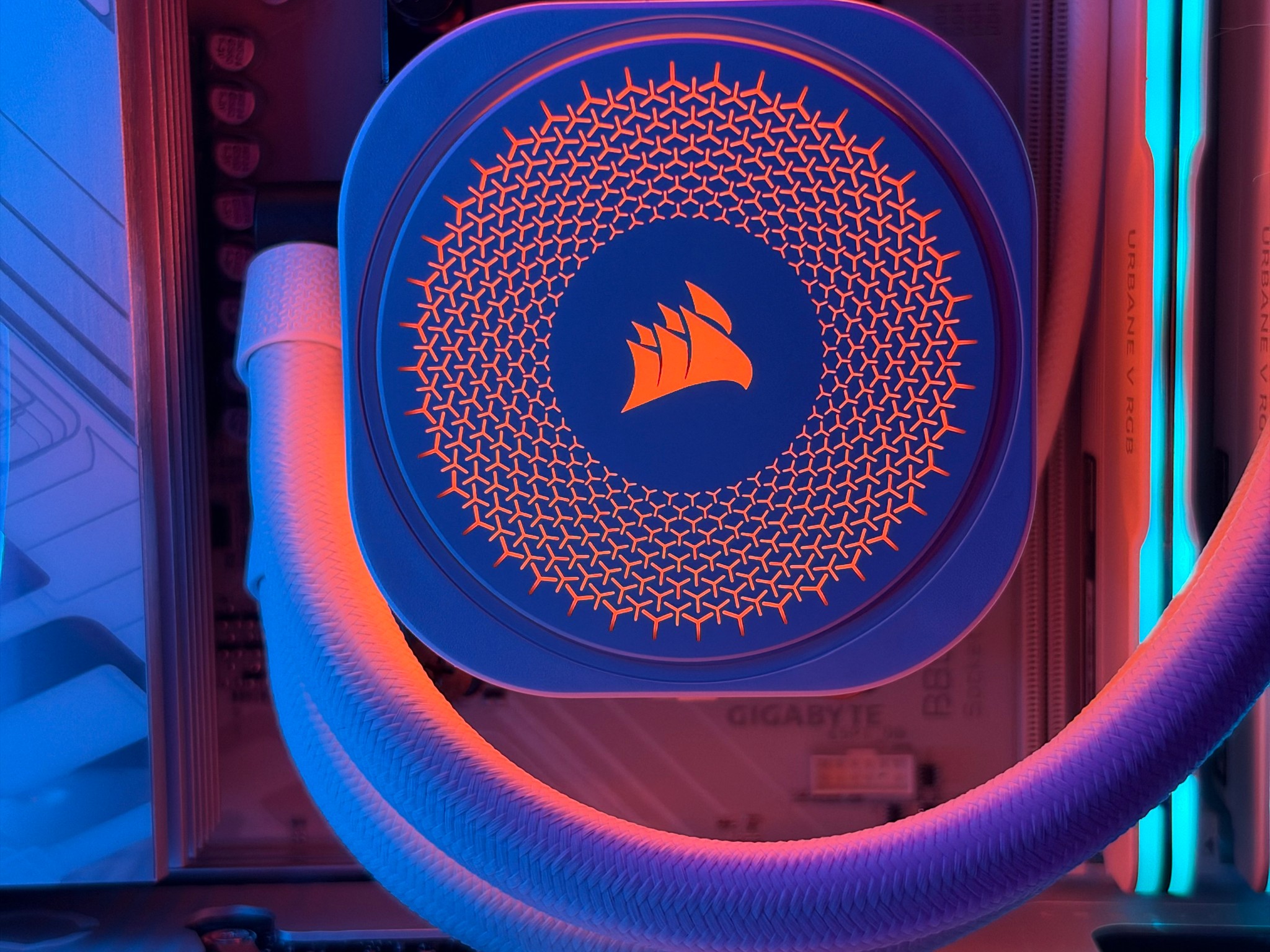 Quantum Aura - Gigabyte 5070 Aero OC | Ryzen 9600X | 32GB DDR5 RAM | 1TB SSD Crucial T500 | WIN11PRO