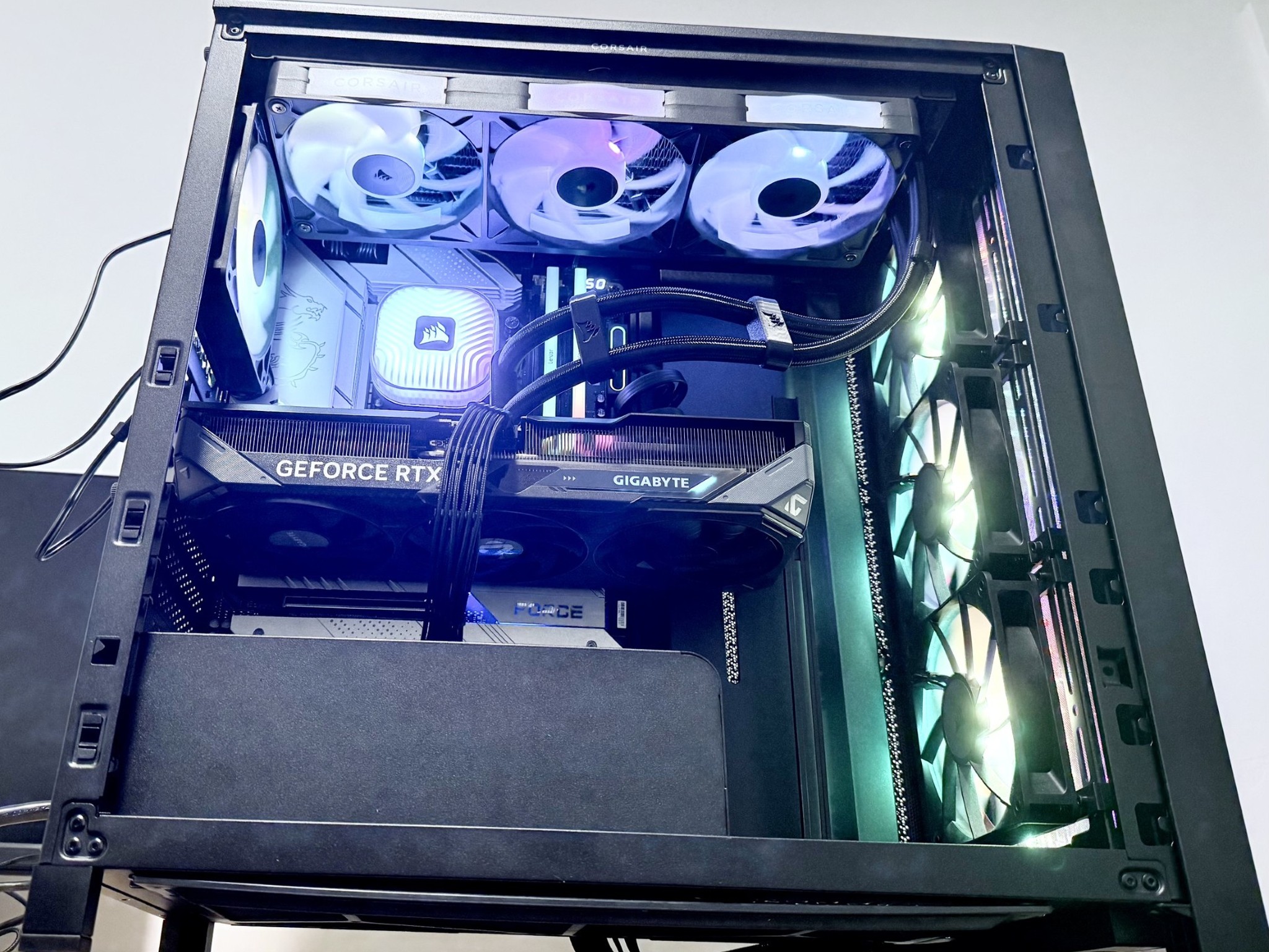 Corsair 4000D RTX 5070 OC 12GB