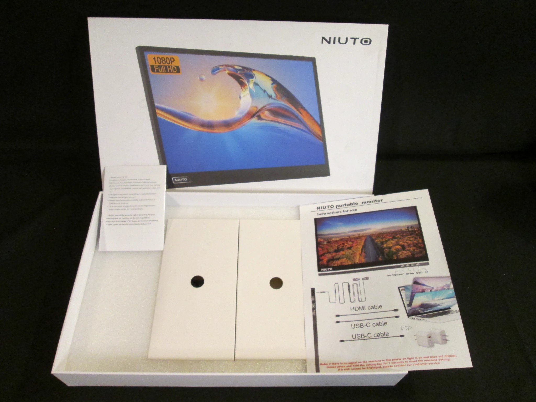 Portable Gaming Monitor 144hz 17.3 inch With Box And Accessories