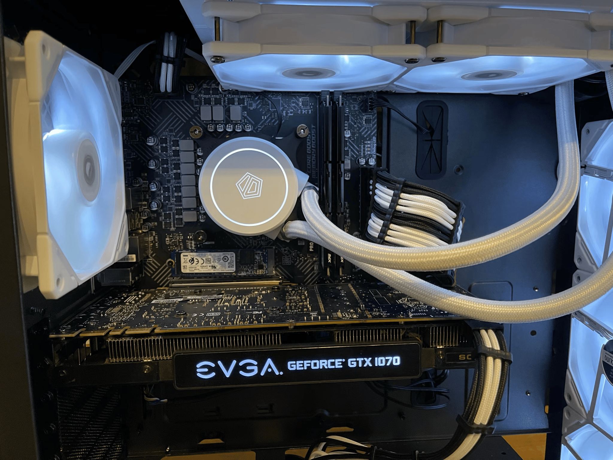 "White/Black" - GTX 1070, 12100F, 16gb RAM