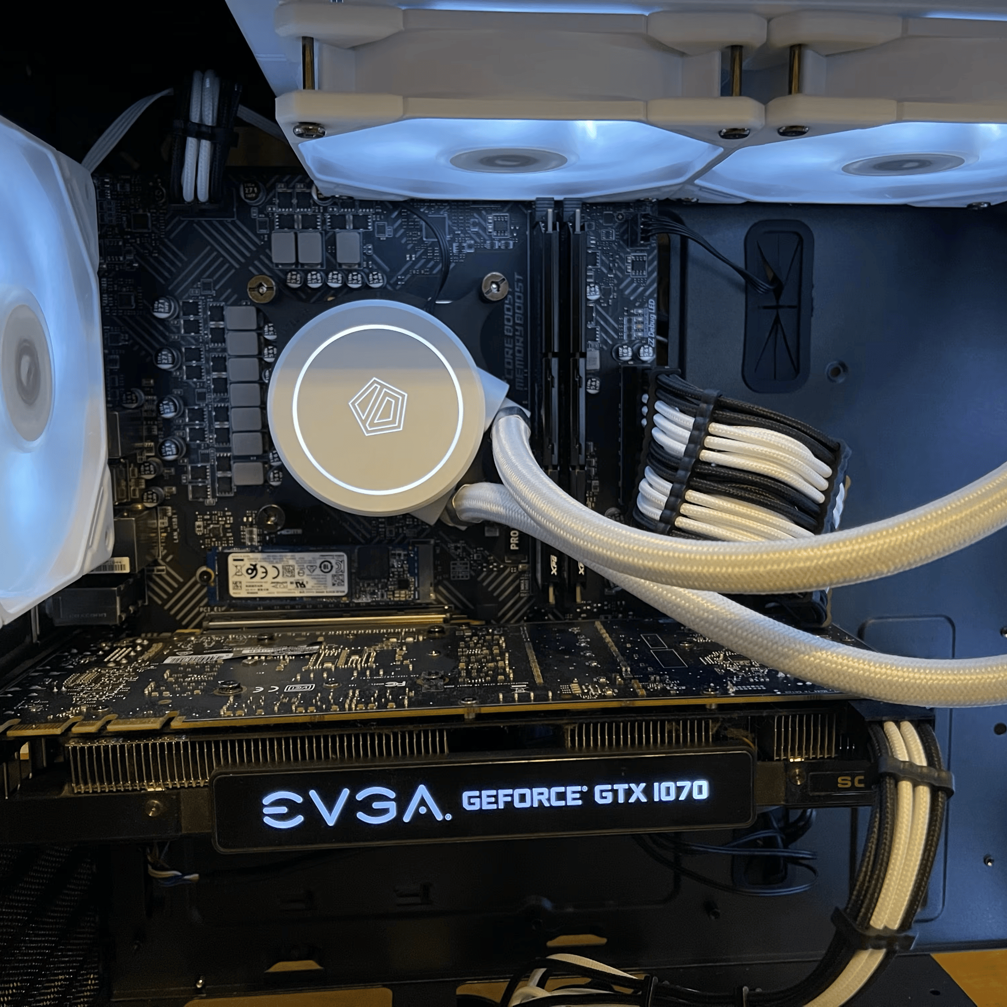"White/Black" - GTX 1070, 12100F, 16gb RAM