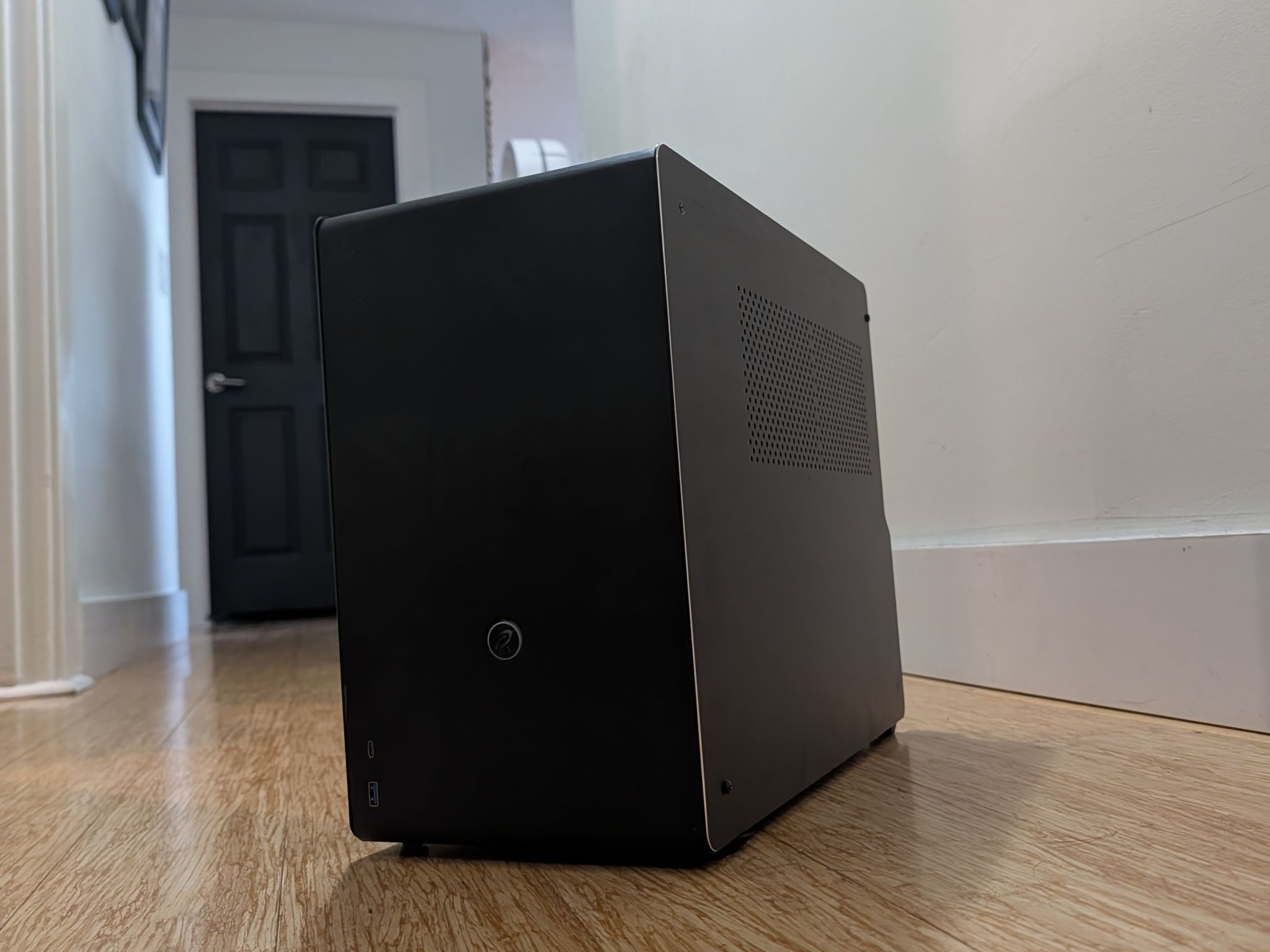 Custom Vertical GPU Gaming PC | Quadro M4000 | I7 4770T | 512GB SSD | 16GB |