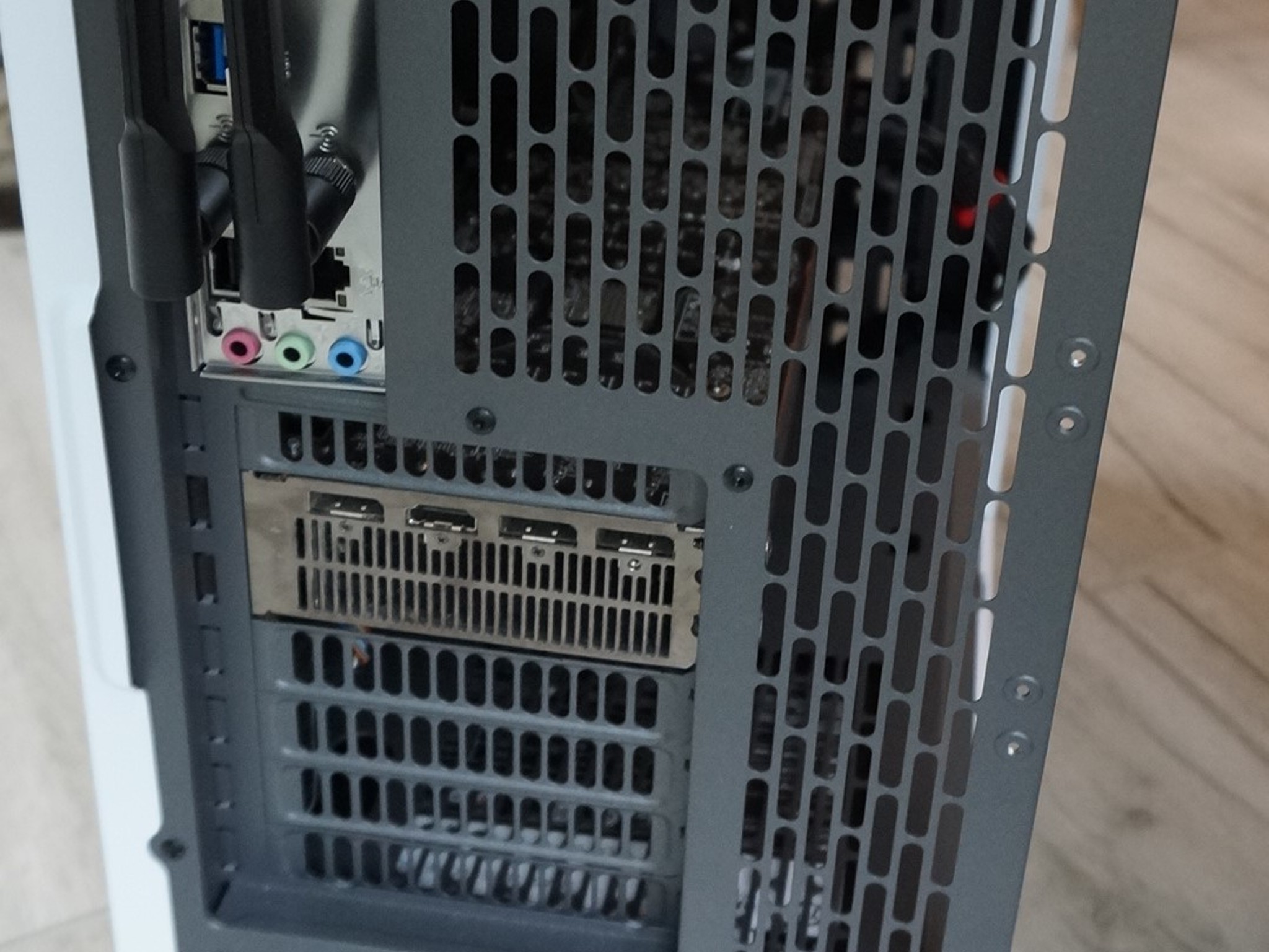 Ryzen 5 5500 | Radeon 5700 | Fractal North