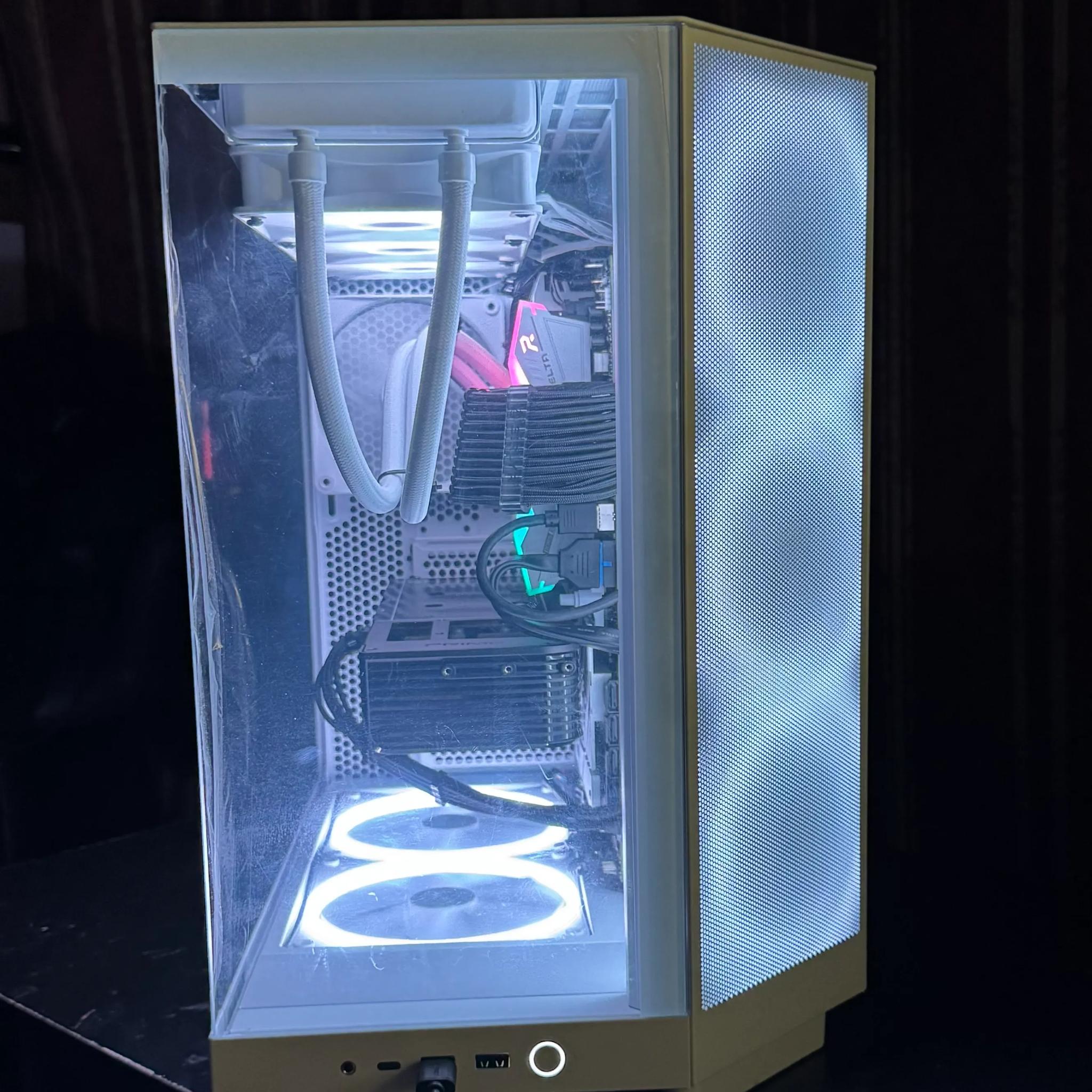 RTX 5060 + RYZEN 5 7600 + 32 GB (Ghost)