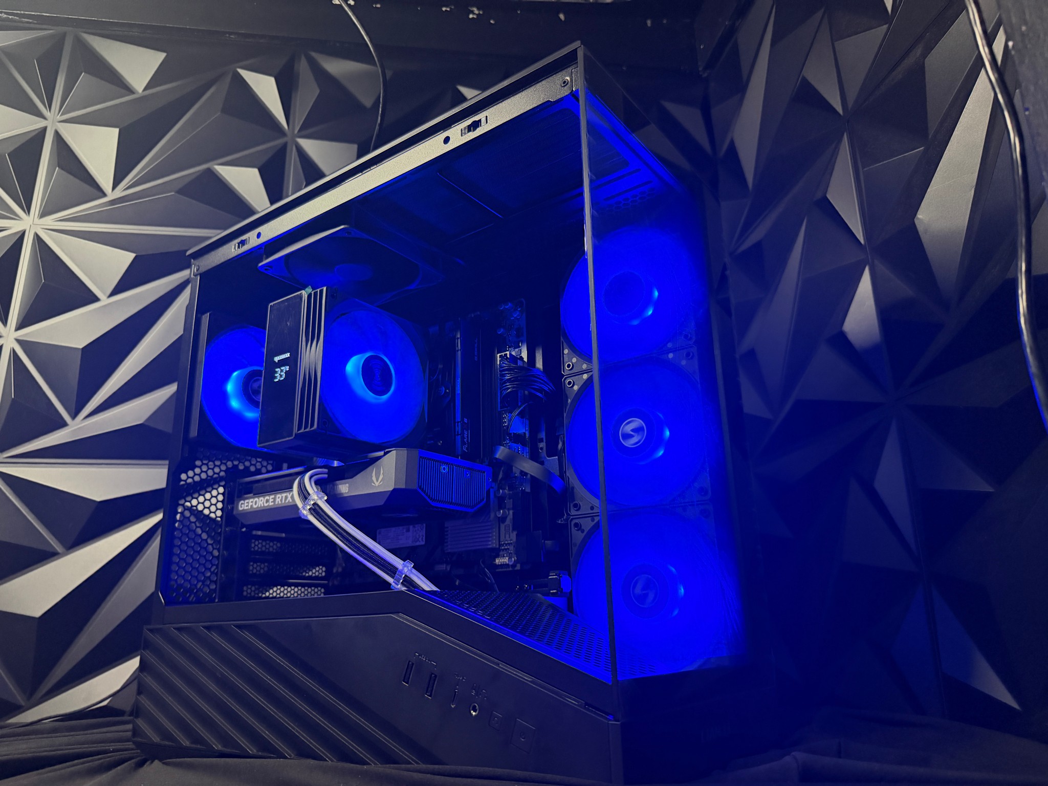 🚀🎮 THE STARTER CARTER 🎮🚀 Ryzen 5 8400F| RTX 5060Ti| 16 GB DDR5| 1.25 TB NVMe| 650W Gold PSU