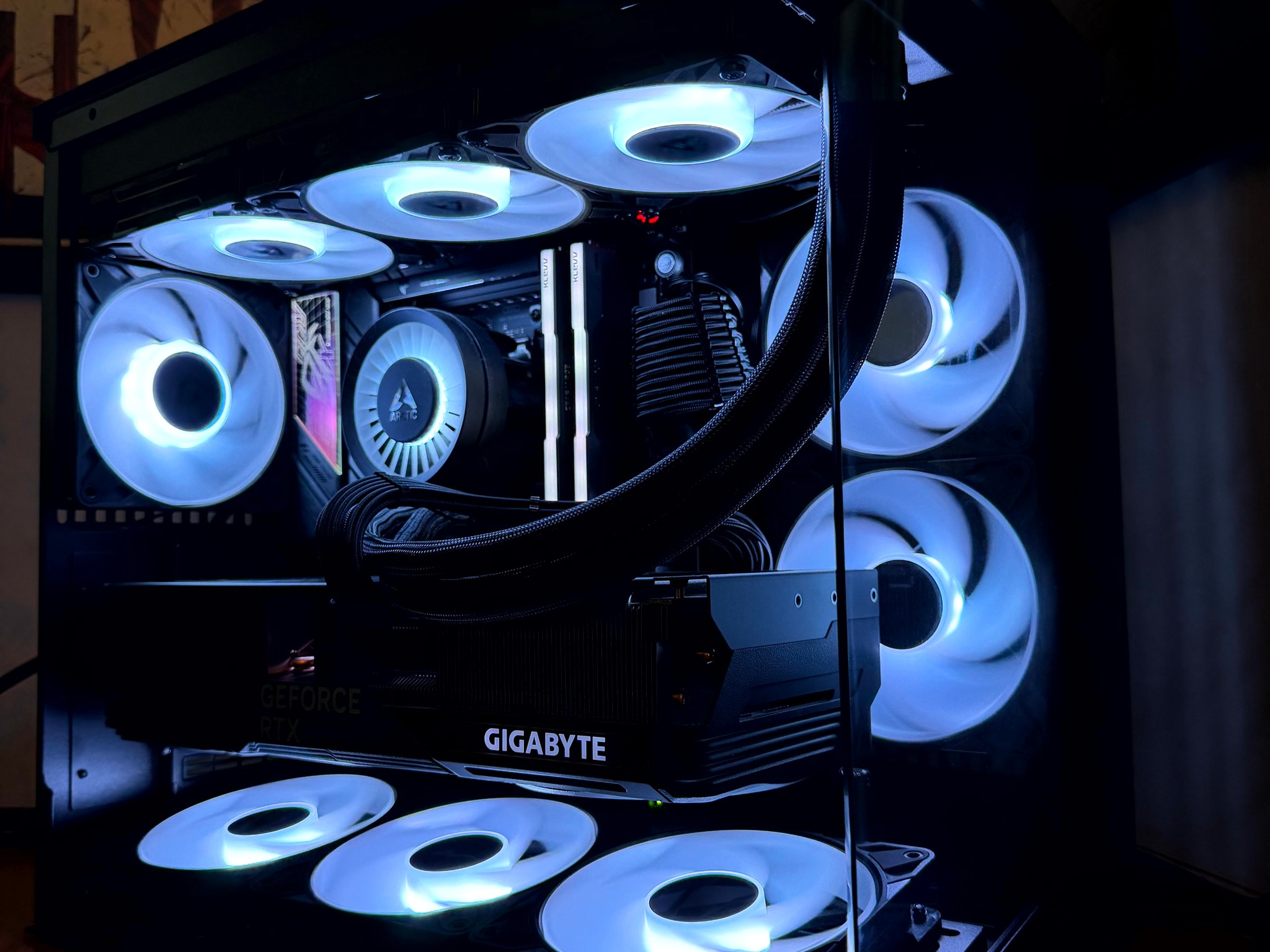 Tveir Hrafnar - RTX 4080 Super OC | Ryzen 9 7900x3d | 32G RAM @6400MT/sec | 4TB Storage | 1000W PSU