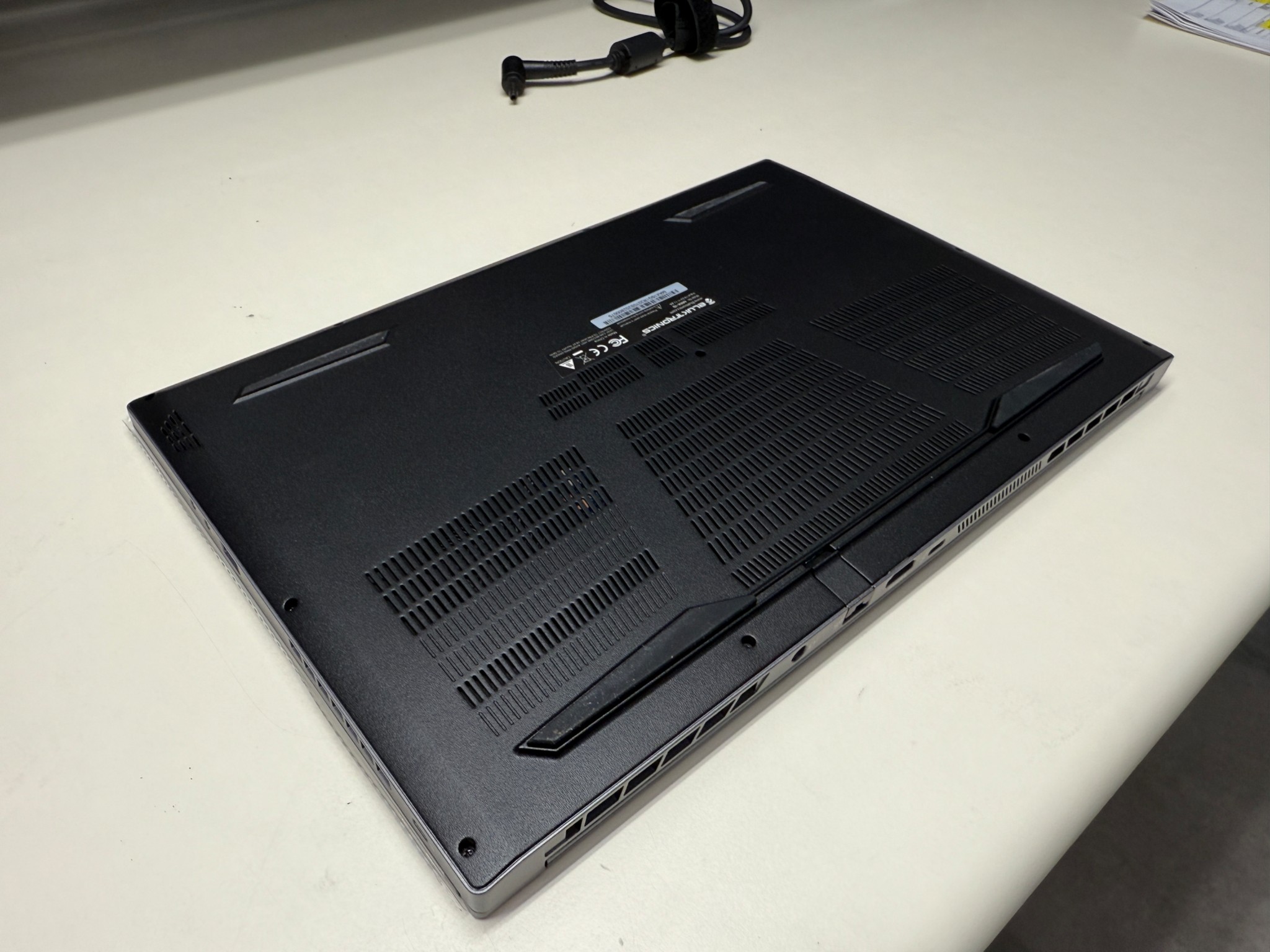 Eluktronics Max-15, i7-10875H, RTX 2080 Super, 32GB Ram, 1TB SSD
