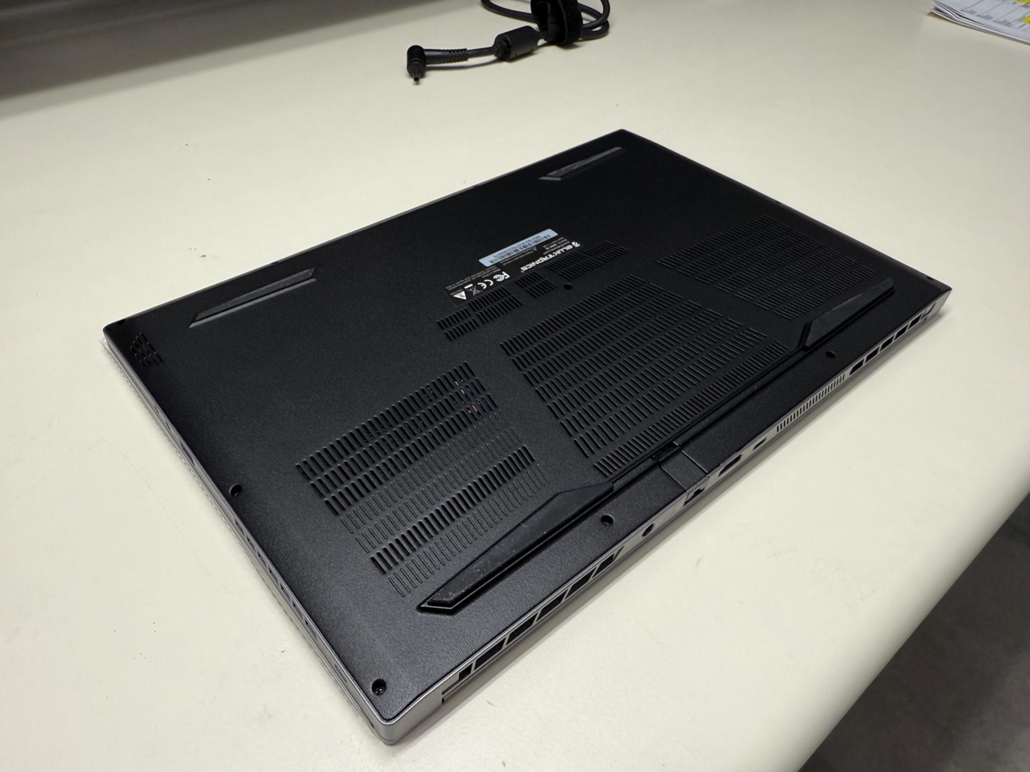 Eluktronics Max-15, i7-10875H, RTX 2080 Super, 32GB Ram, 1TB SSD