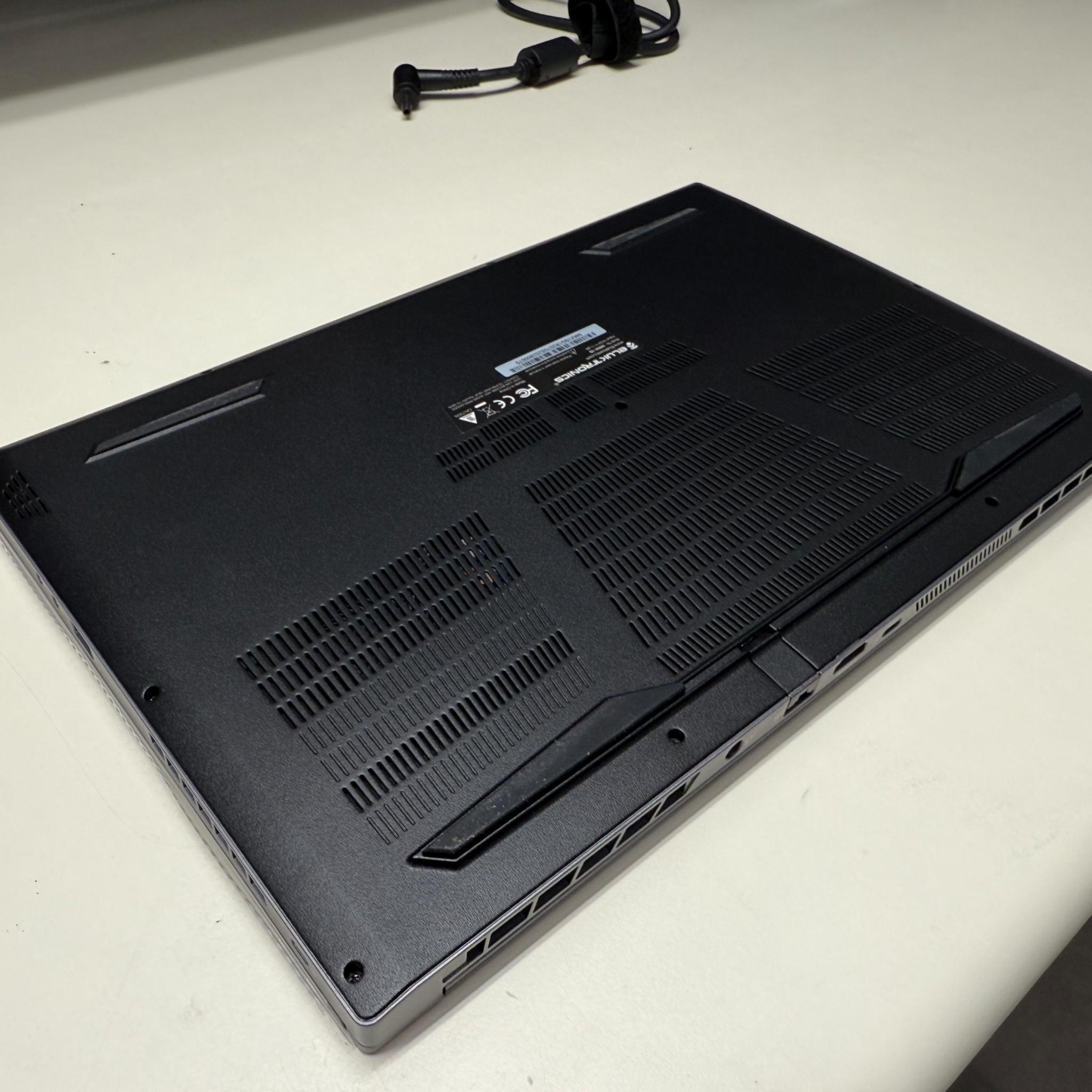 Eluktronics Max-15, i7-10875H, RTX 2080 Super, 32GB Ram, 1TB SSD