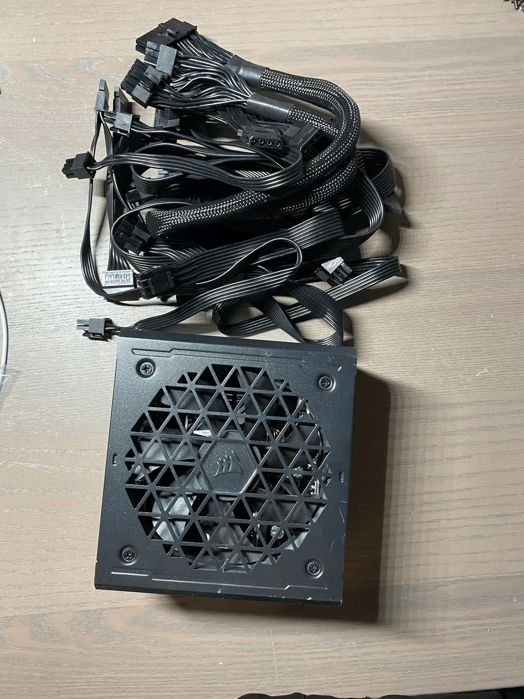 CORSAIR CS750 80+GOLD FULLY MODULAR POWER SUPPLY