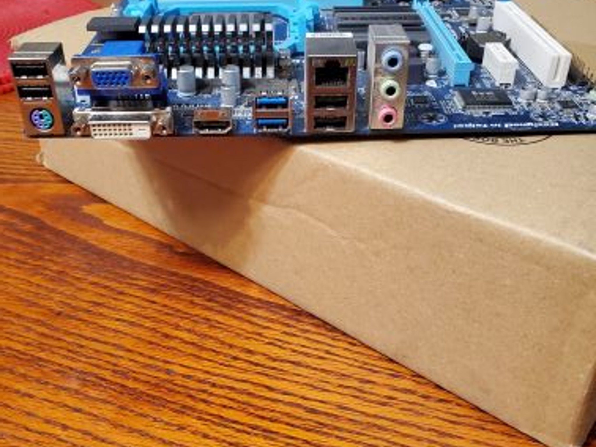 Pre-owned Gigabyte GA-78LMT-USB3 AM3/AM3+ Motherboard COMBO  AMD FX-8320 Vishera 8-Core 3.5 GHz CPU