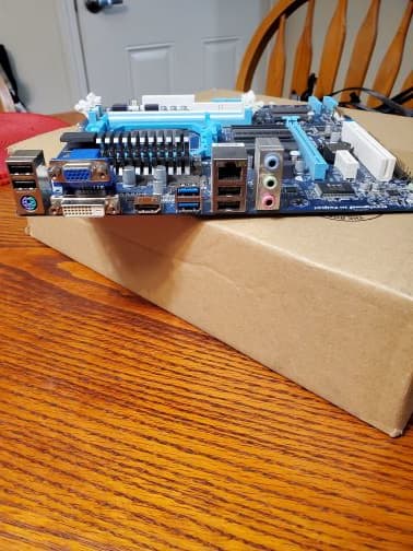 Pre-owned Gigabyte GA-78LMT-USB3 AM3/AM3+ Motherboard COMBO  AMD FX-8320 Vishera 8-Core 3.5 GHz CPU