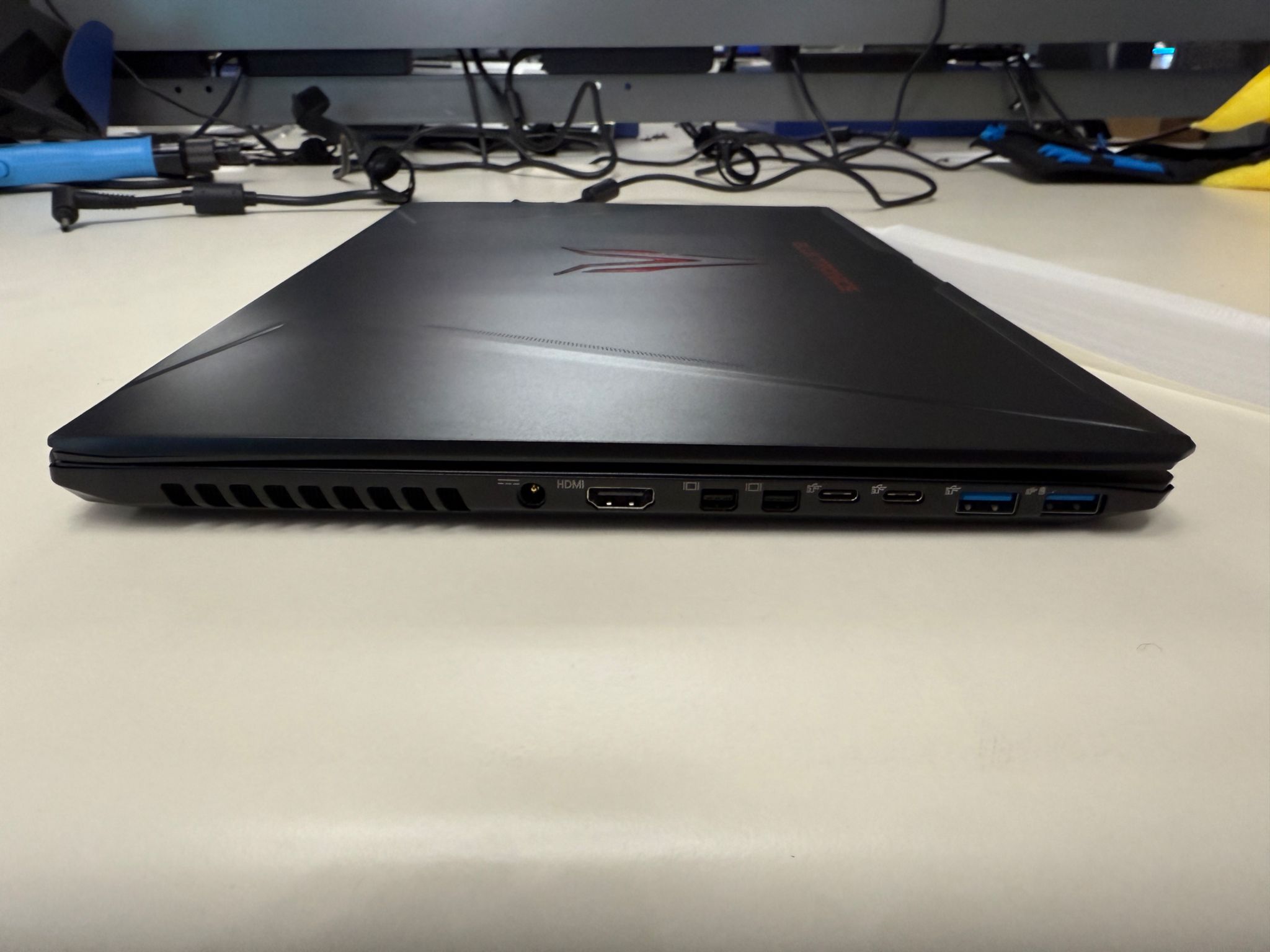 Clevo P957HR- i7-7700HQ+GTX 1070+8GB Ram+256 SSD+W10