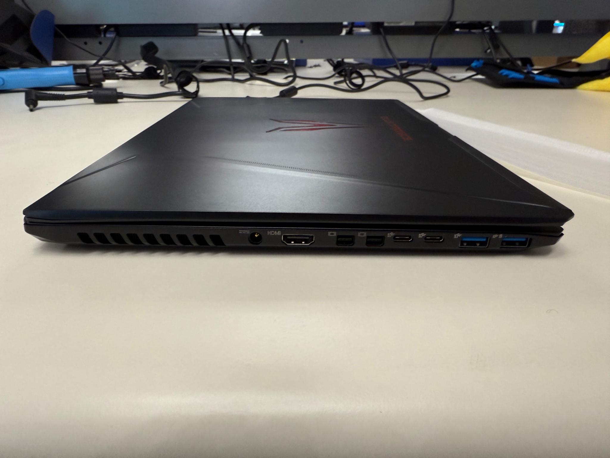 Clevo P957HR- i7-7700HQ+GTX 1070+8GB Ram+256 SSD+W10