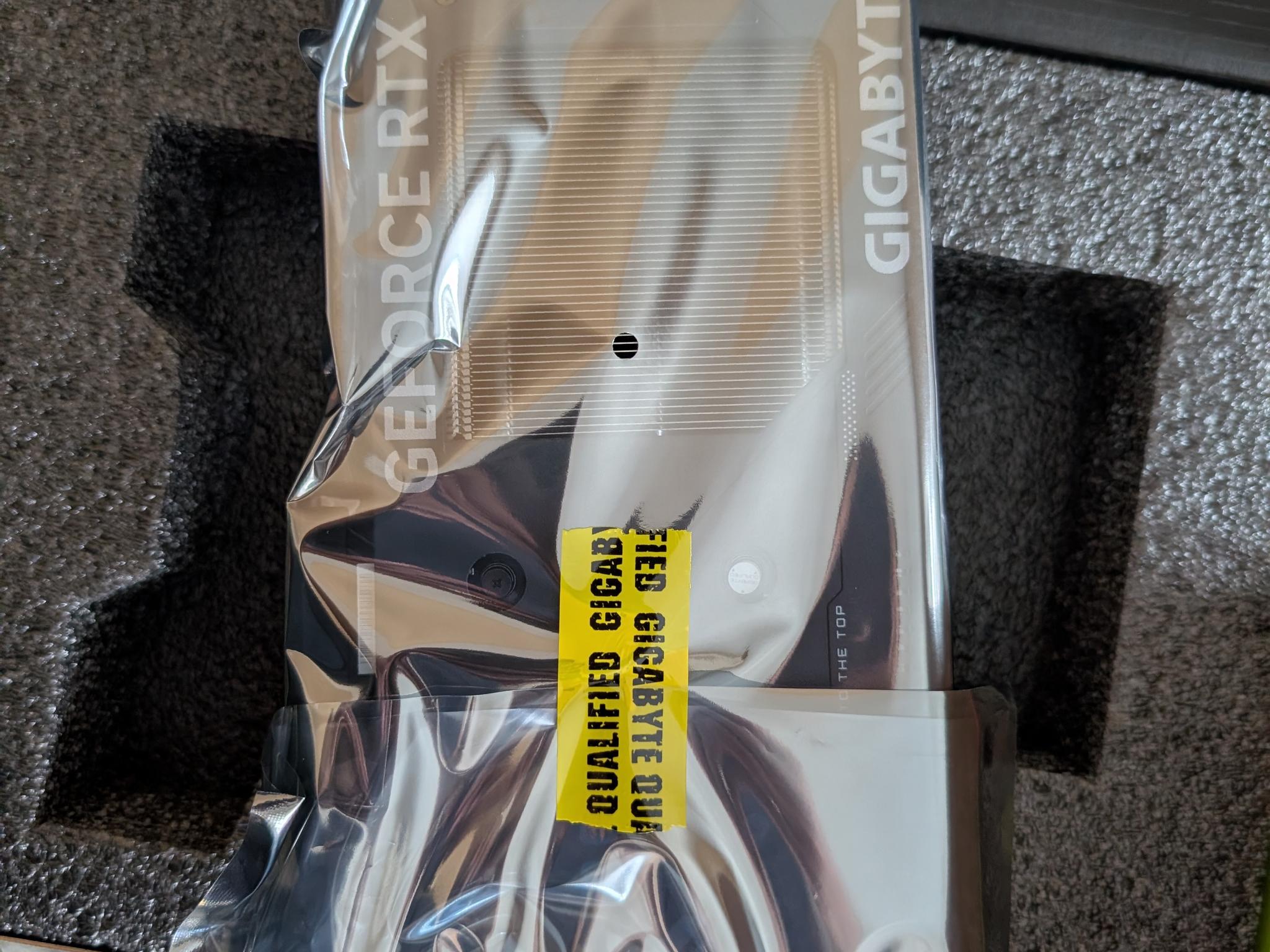NEW GIGABYTE Eagle GeForce RTX 5060 8GB OC GDDR7 PCI Express 5.0 Graphics Card GV-N5060EAGLE OC-8GD