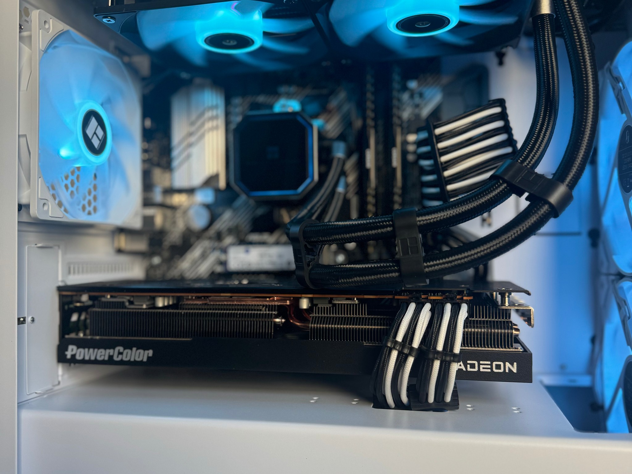 🐼 1440p Gaming PC - RX 7700XT | Ryzen 7 5700X | 32GB RAM | 1TB SSD