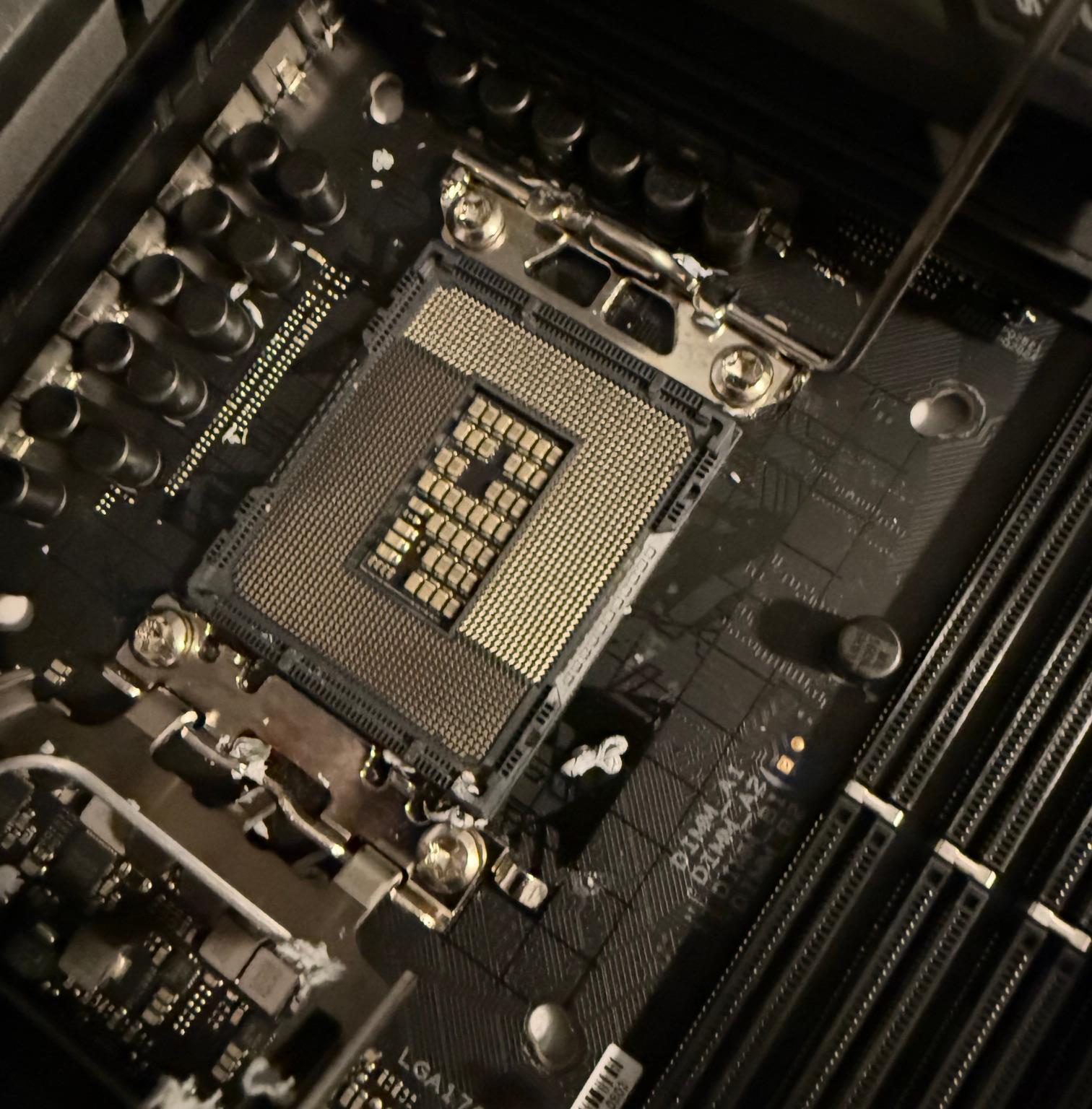 ASUS ROG STRIX Z690-E GAMING WIFI - Image 3