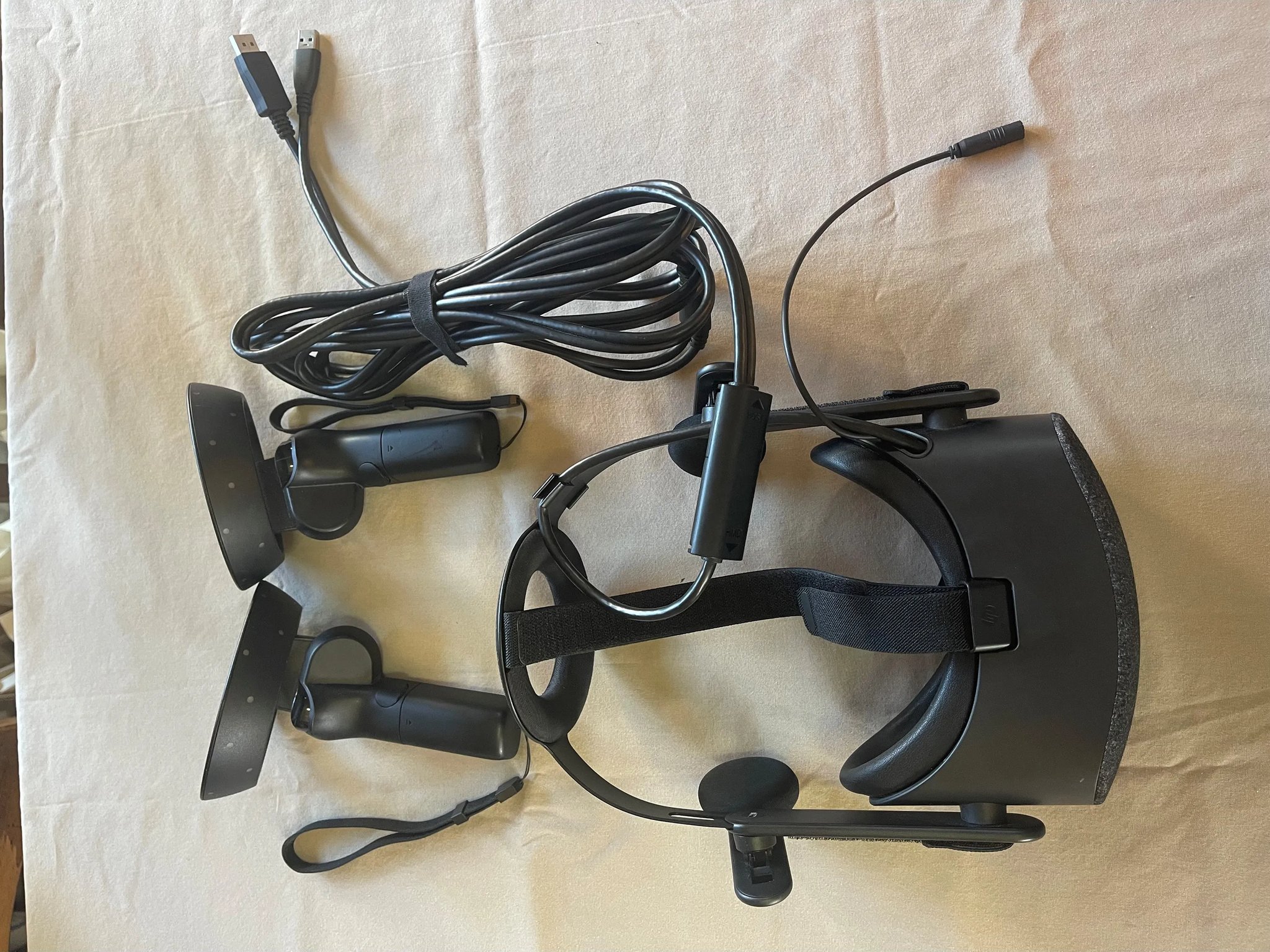 HP Reverb VR Headset - Pro Edition and Controllers