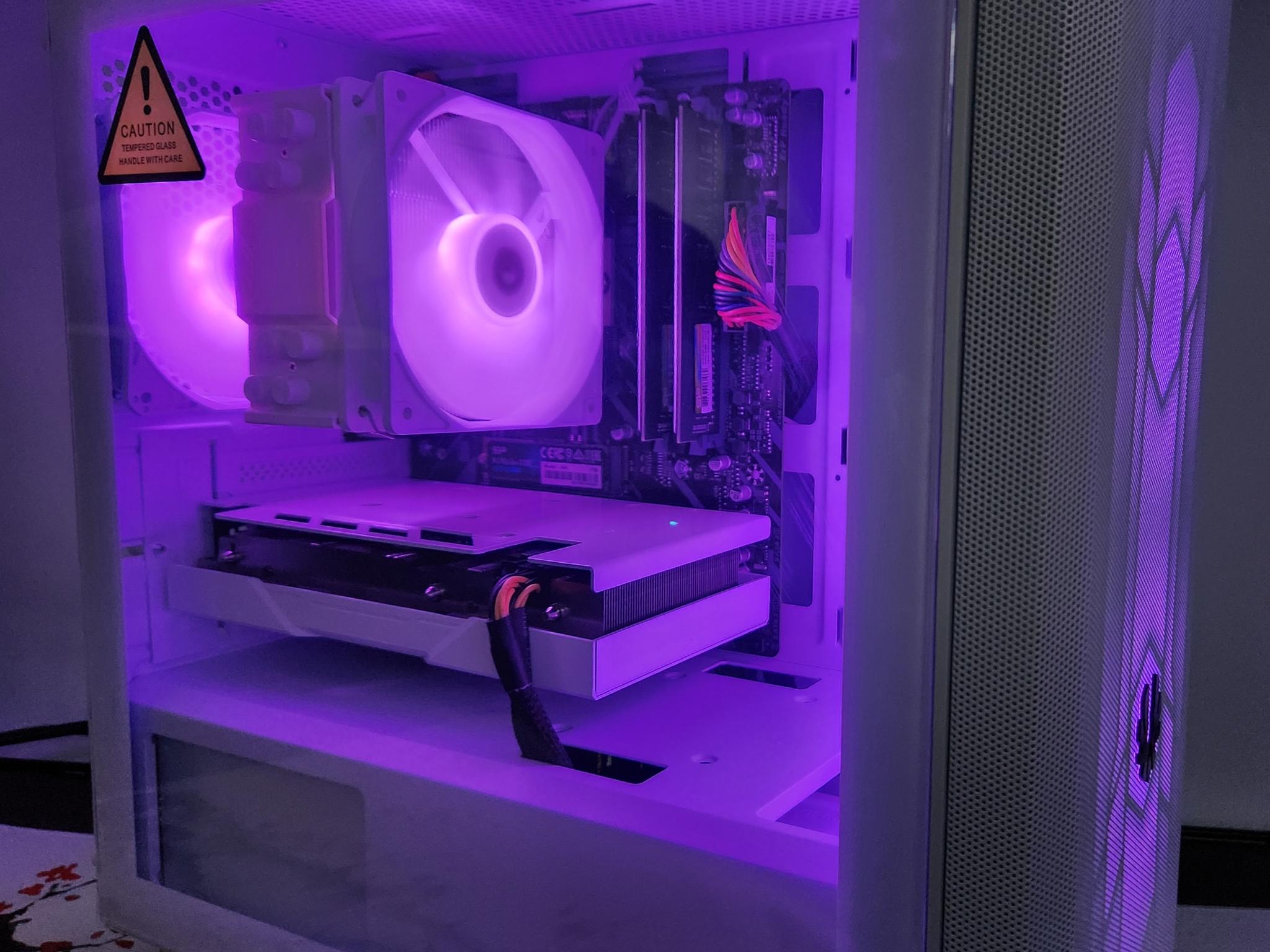 Frost Gaming Rig Ryzen 5 / 32GB DDR4/ 1TB SSD / RX 6600