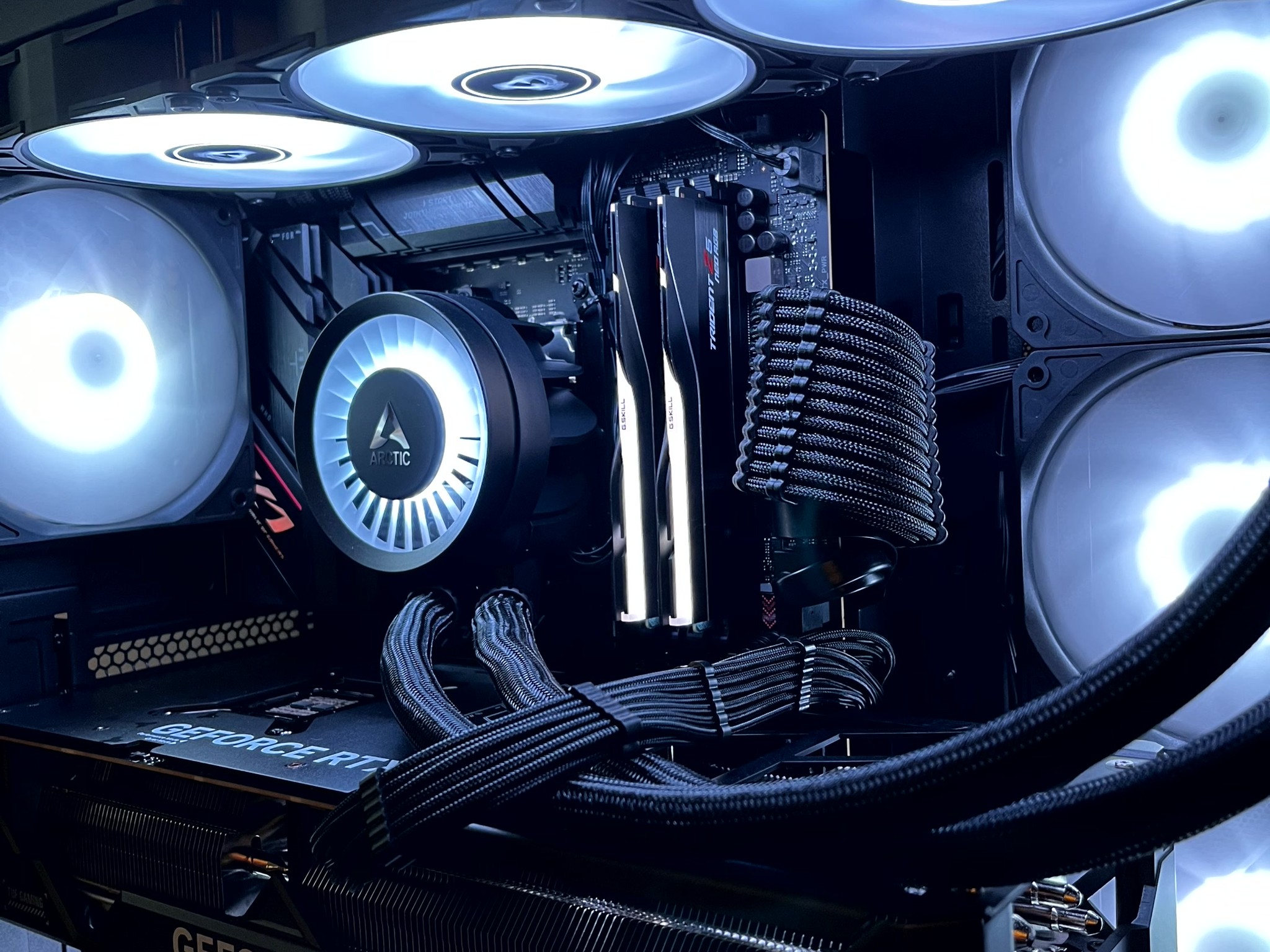 Dark Matter - RTX 4080 SUPER OC | Ryzen 7 7800X3d | 32GB DDR5 @6400MT/s | 4TB NVME | 1000W Platinum