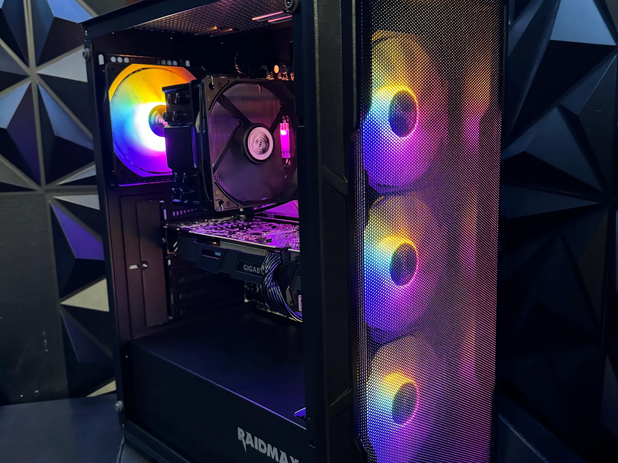 💸Tusker Budget Gamer 💸| i5 8500| GTX 1070| 16 GB DDR4| Build 8570