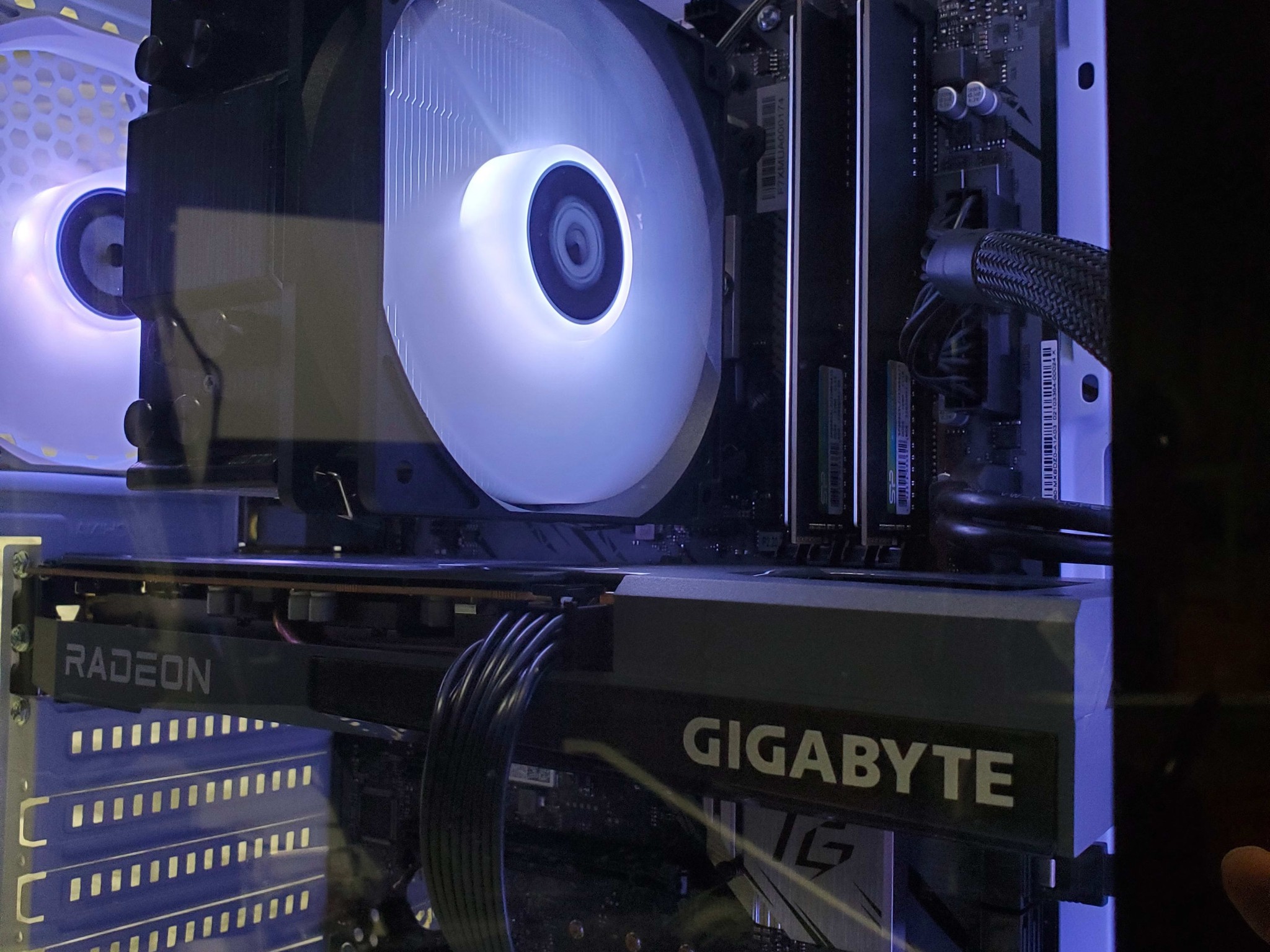 BF SALE! GAMING/STREAMING PC!| 5600X | RX 6650XT | 16GB RAM | 1TB NVMe SSD | RGB 