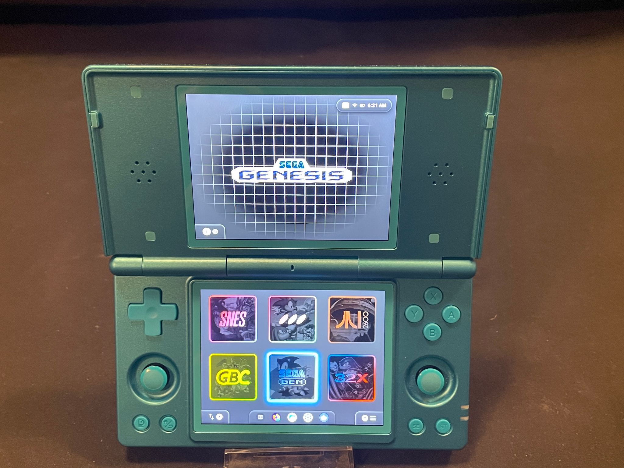 Clamshell Retro Game Console Handheld 128gb With Custom OS
