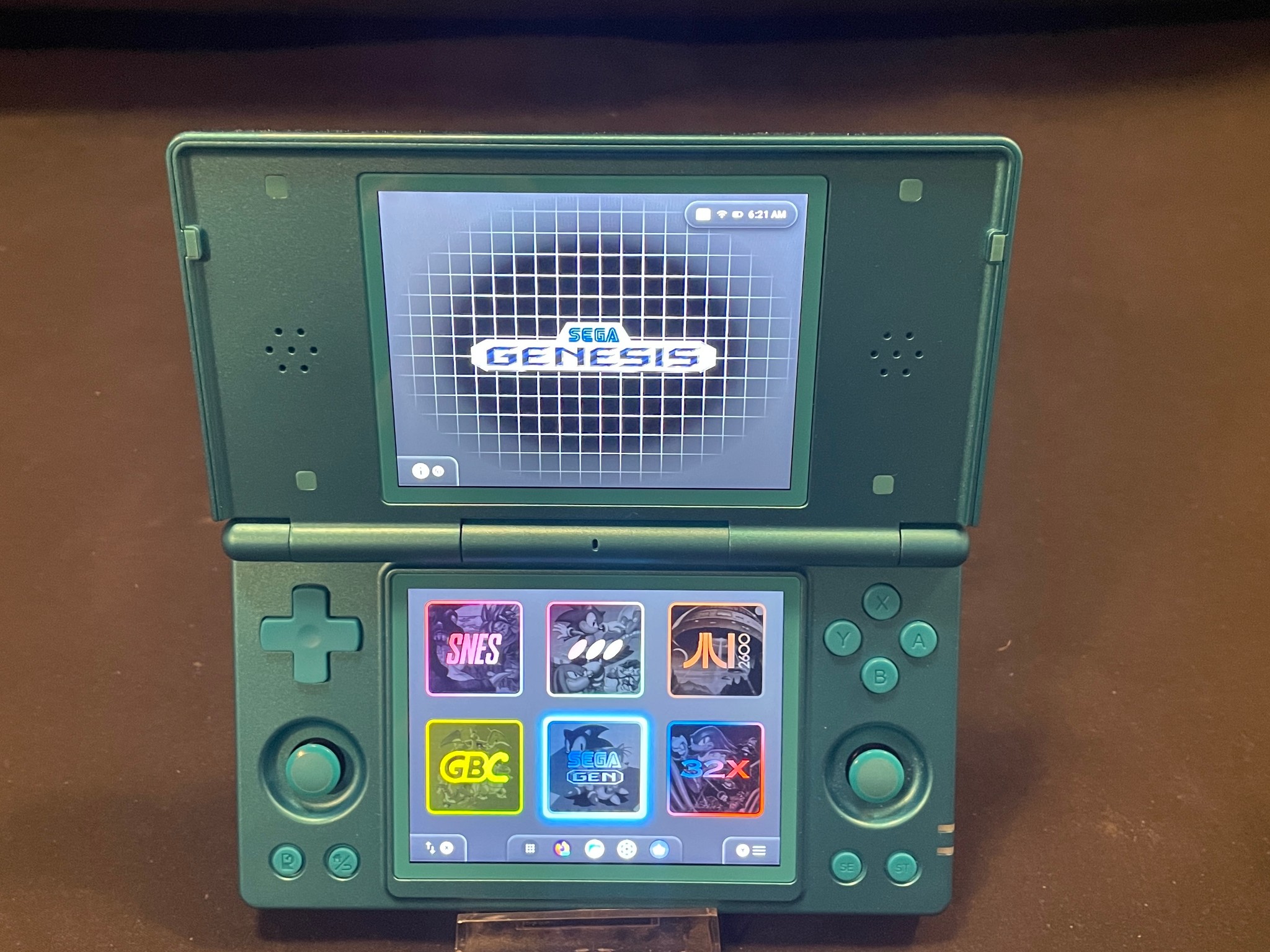 Clamshell Retro Game Console Handheld 128gb With Custom OS