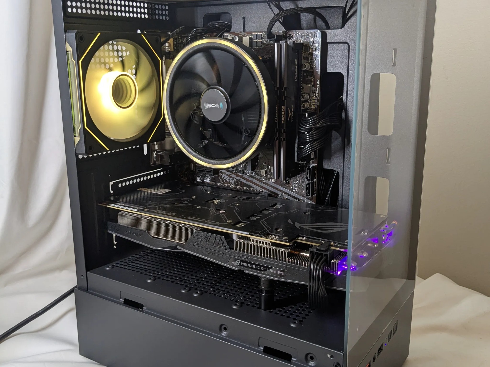 GTX 1060 6GB | Ryzen 5 2600X | 16GB DDR4 | 500 GB SATA SSD | Windows 11 home