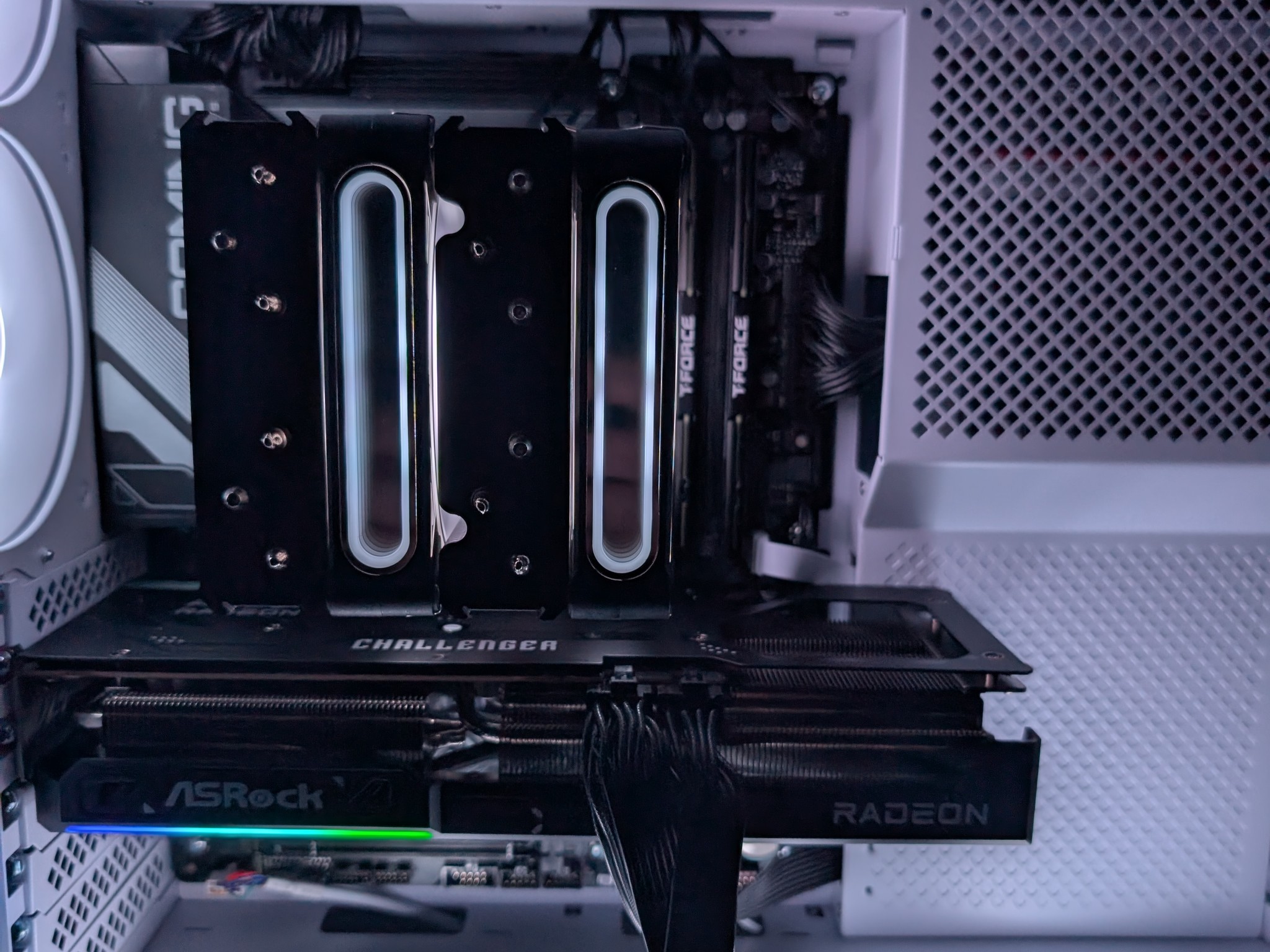 Gaming PC RX 9070-Ryzen 5 9600x-32 GB DDR5 6000-1 TB NVME mostly new