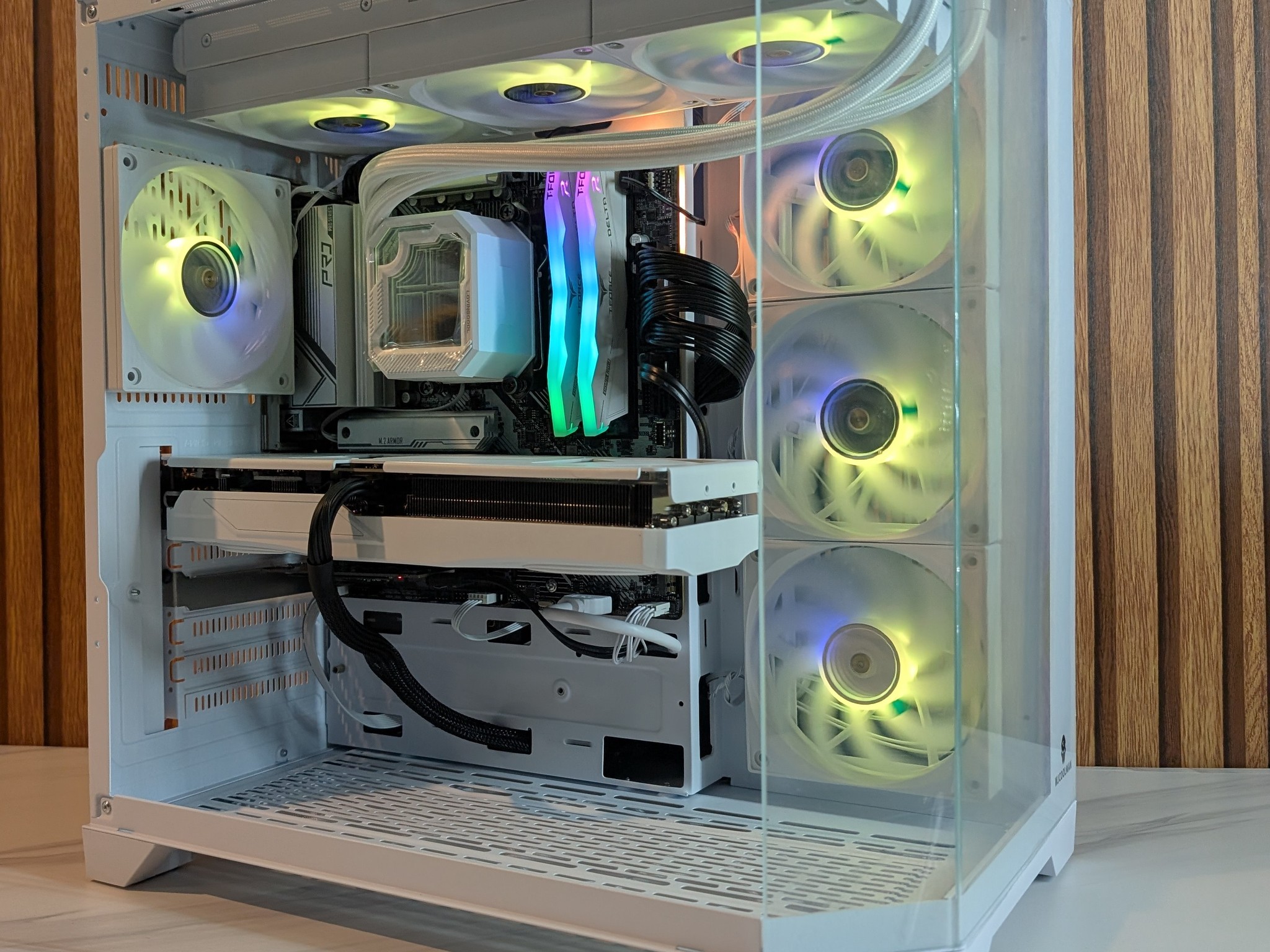 RTX 5070 | RYZEN 5 7600X | 1TB SSD | 16GB DDR5 | 750W | 360MM AIO