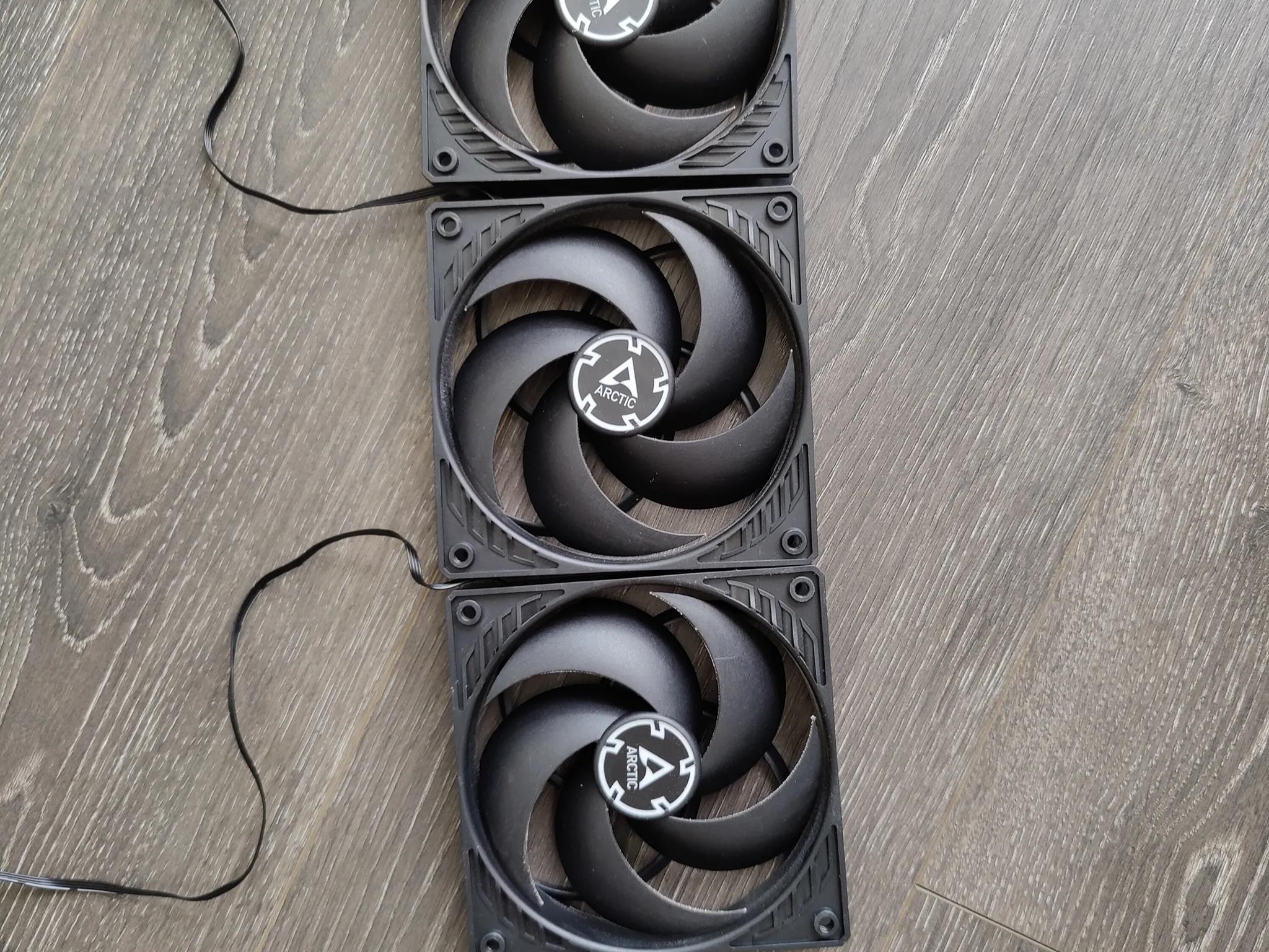 Arctic P12 PWM