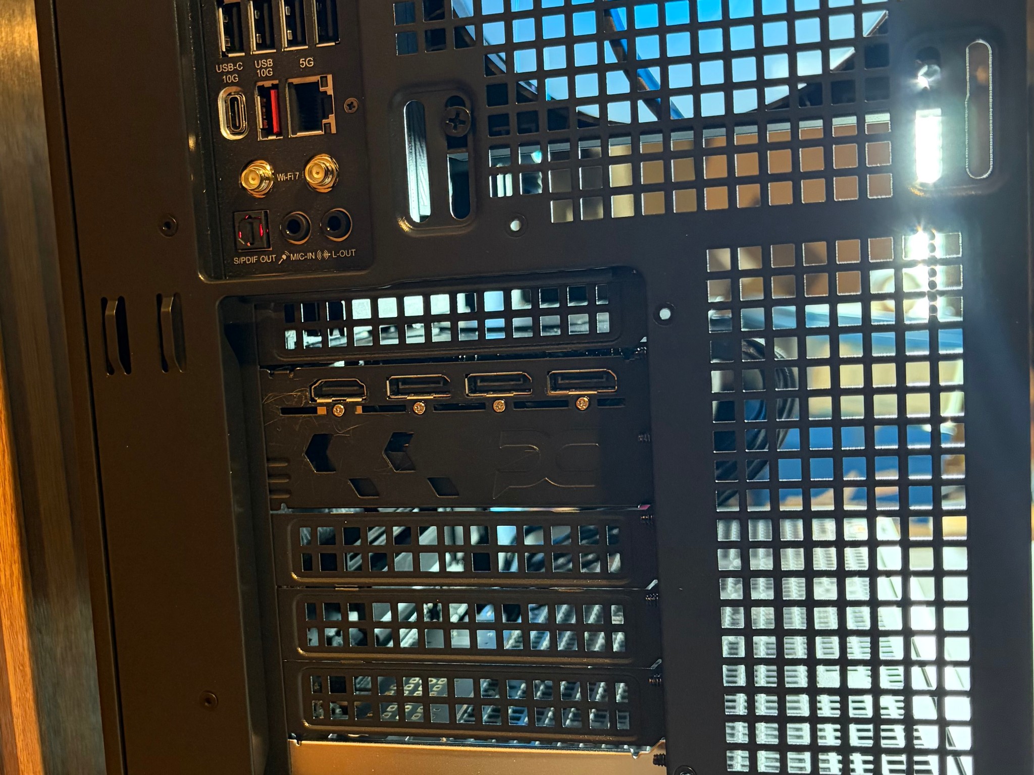 9070XT 16GB | RYZEN 7 9800X3D | 32GB DDR5 | 1TB SSD | 750W | 360MM AIO | X870E