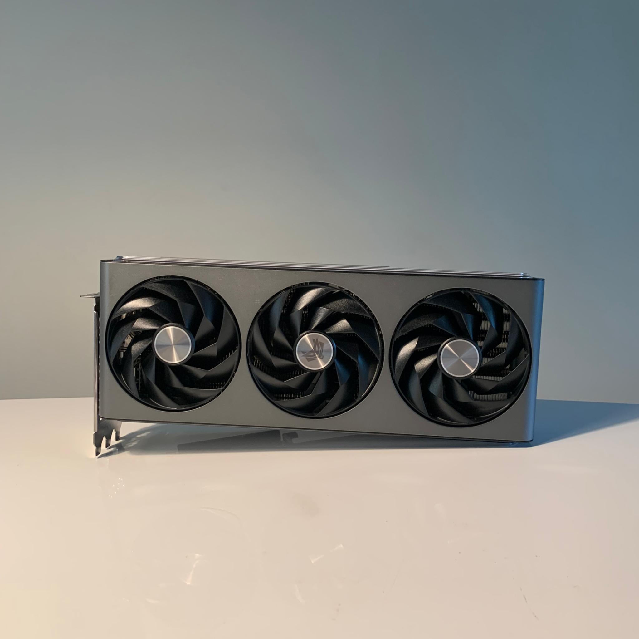 RX 7900XTX: Open Box Saphire Nitro+