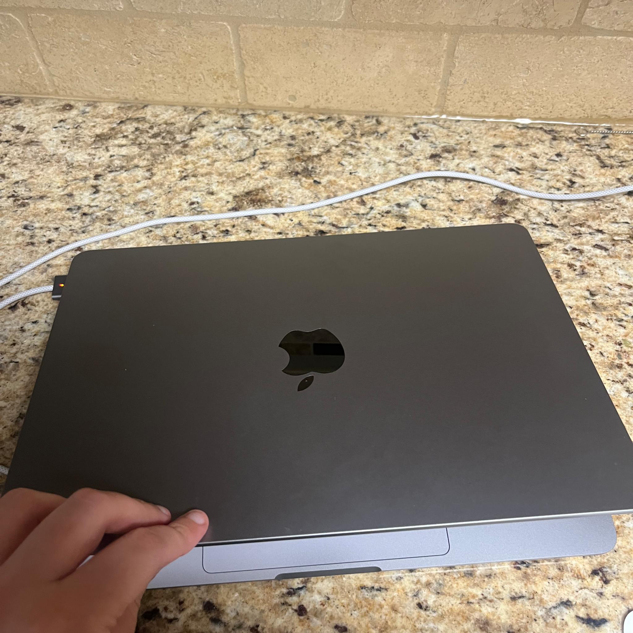 Apple 2022 MacBook Air Laptop with M2 chip, 13.6-inch Liquid Retina Display, 8GB RAM, 256GB SSD