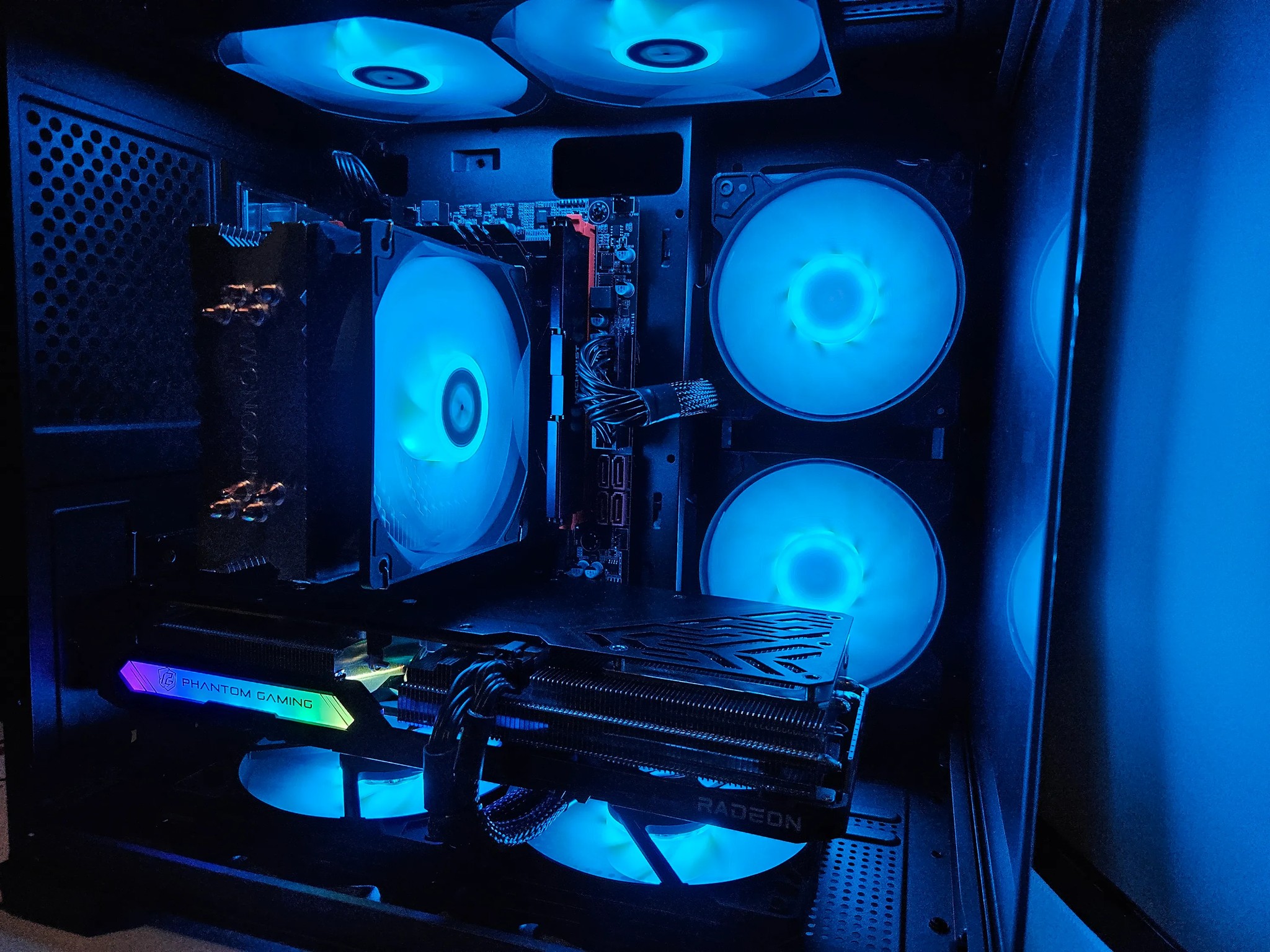 Dark Side Rig Intel 10 Core / 16GB DDR4 / 1TB SSD / RX 7600