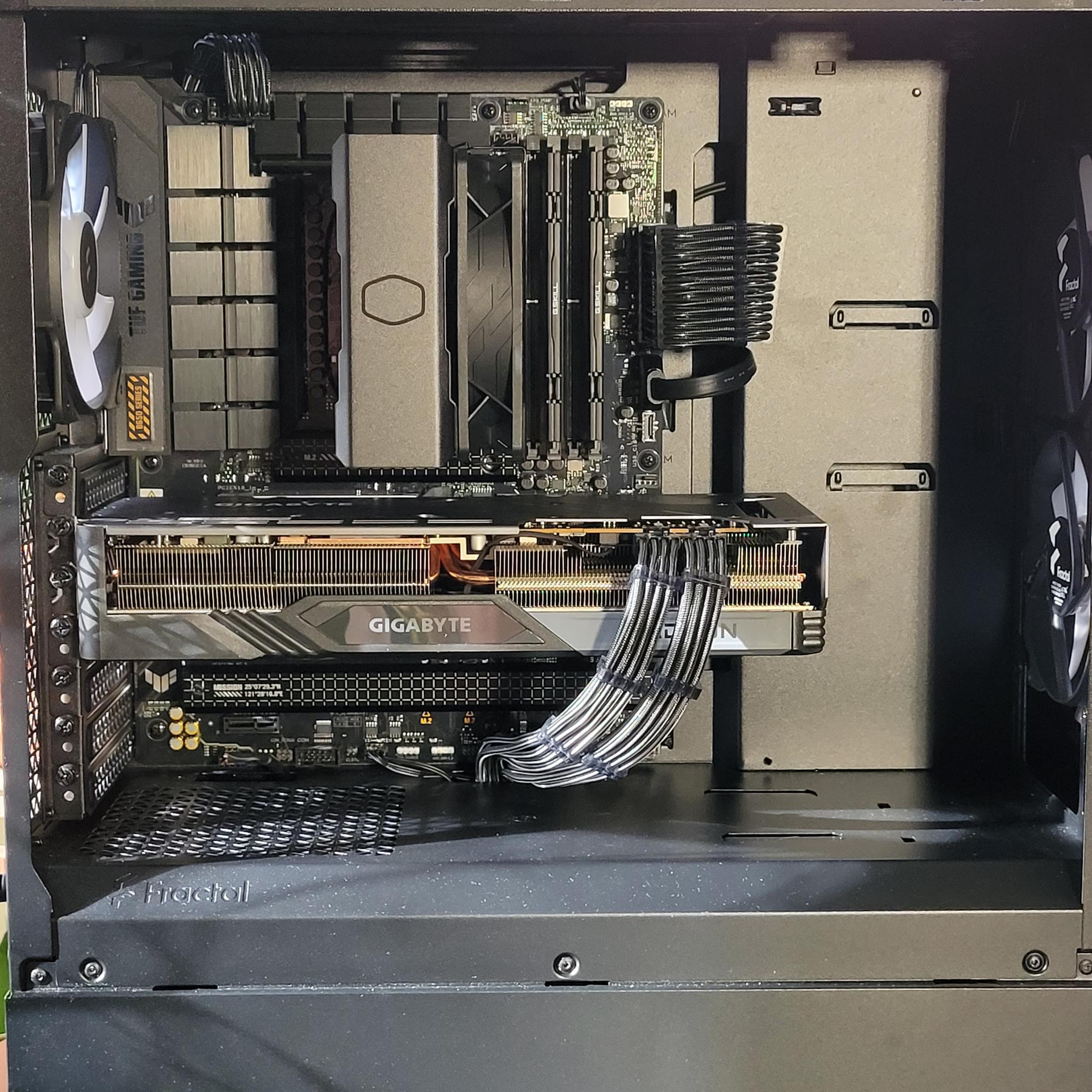 RYZEN 5 7600 | RX 7800XT | 32GB RAM | 2TB STORAGE | WINDOWS 11 ACTIVATED