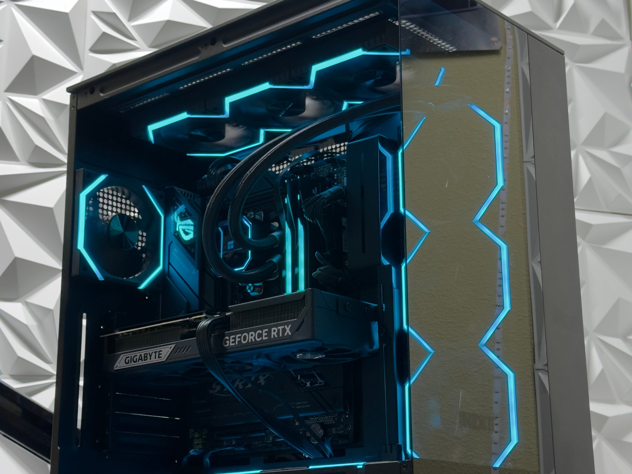 RTX 5070 Ti / Ryzen 7 9800X3D / 32GB 6000MHz CL30 DDR5 / 2TB crucial ssd / Windows 11 by