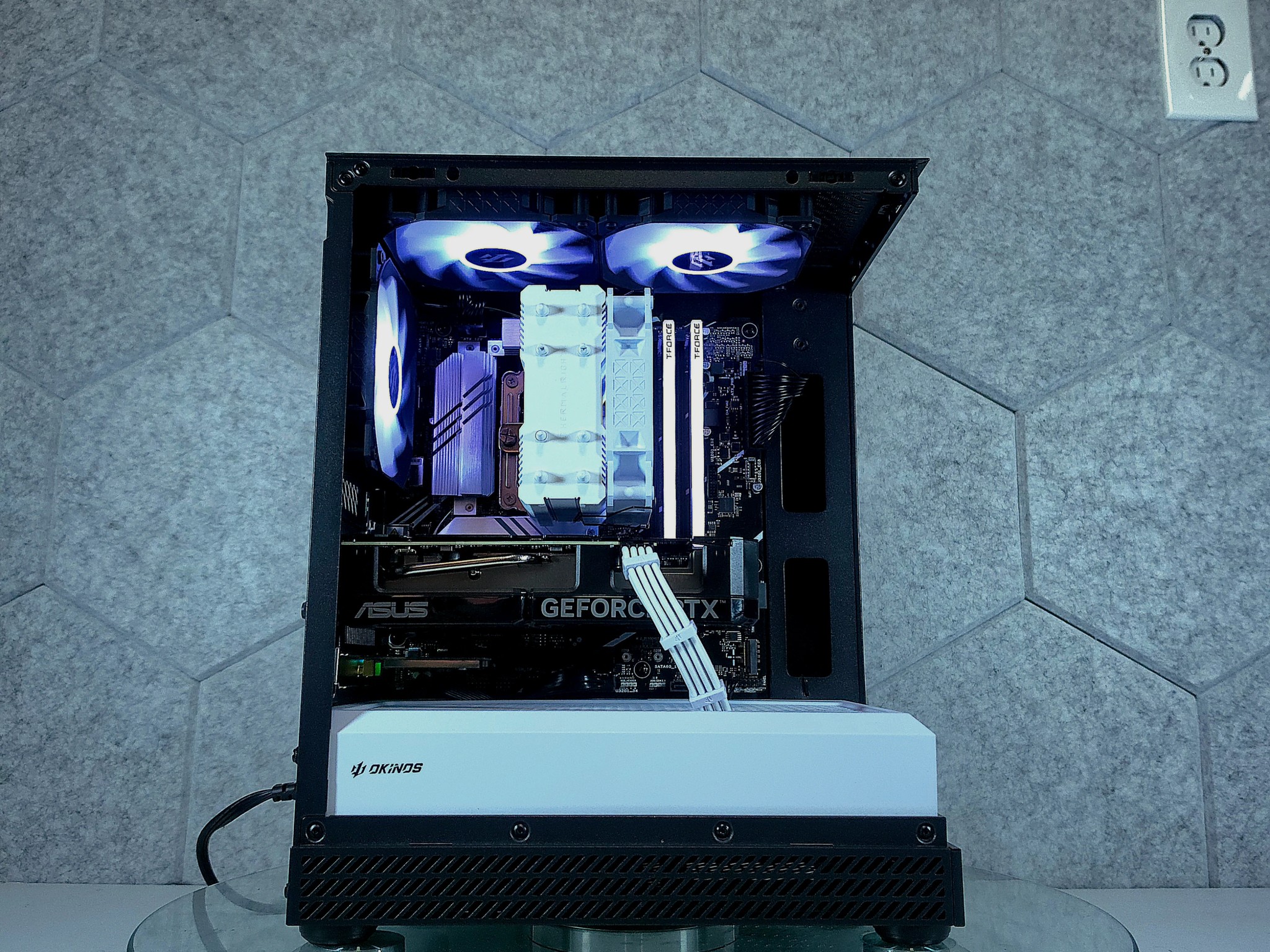 ASUS RTX 4070 🖤 Core i7 14700F