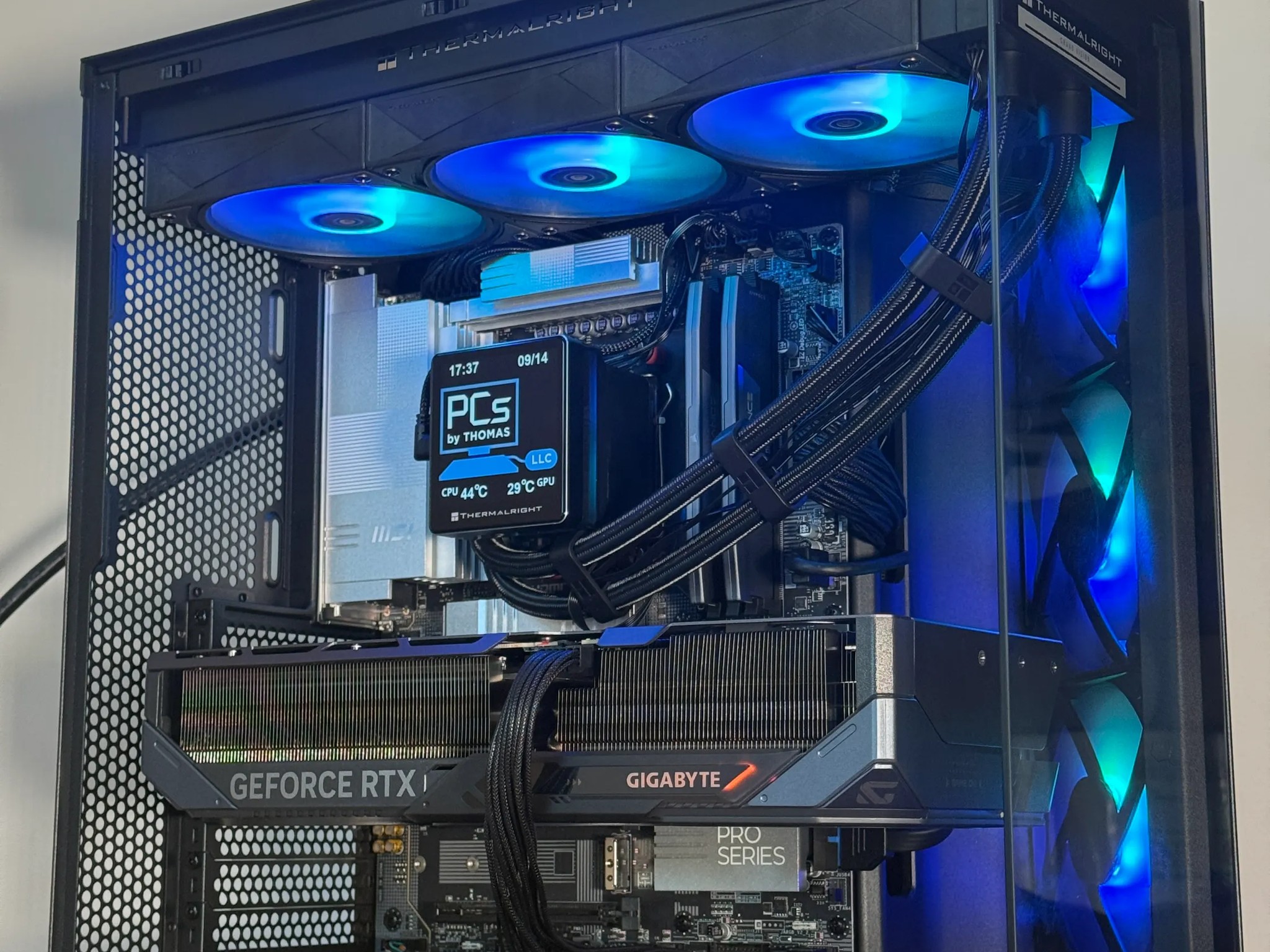 RTX 5090 Ryzen 7 9800x3d Gaming C