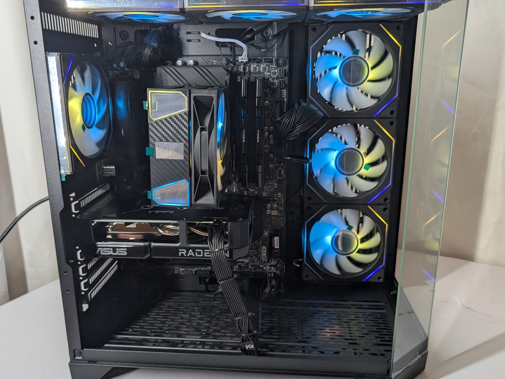 RX 9060XT 16GB | I7 12700KF | 1TB NVME | 32GB DDR4 | 750W