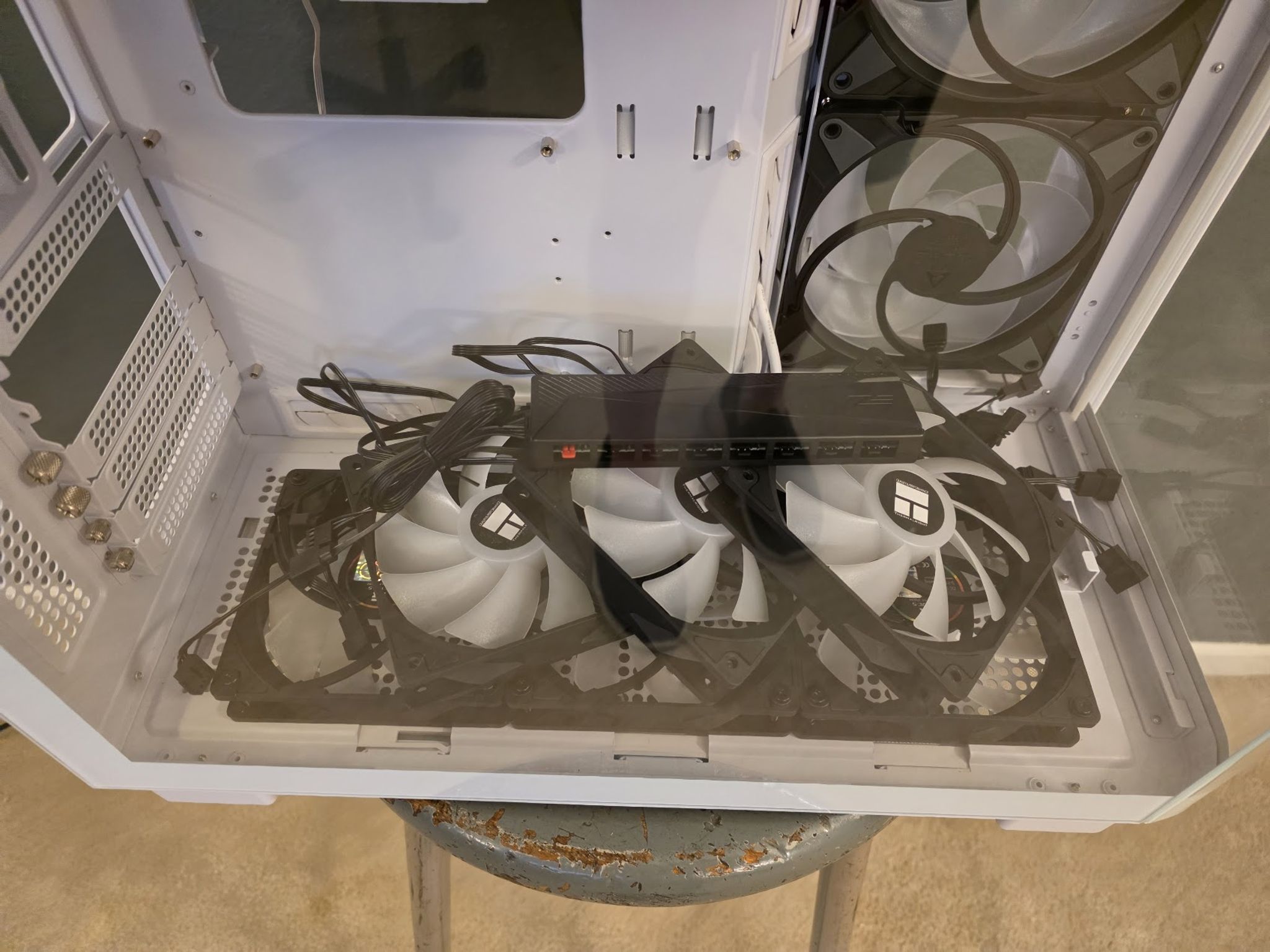 Montech KING 95 Computer Case/MOUNTAIN Displaypad With Aqua Elite 360 AIO and 9 RGB Fans PLUS