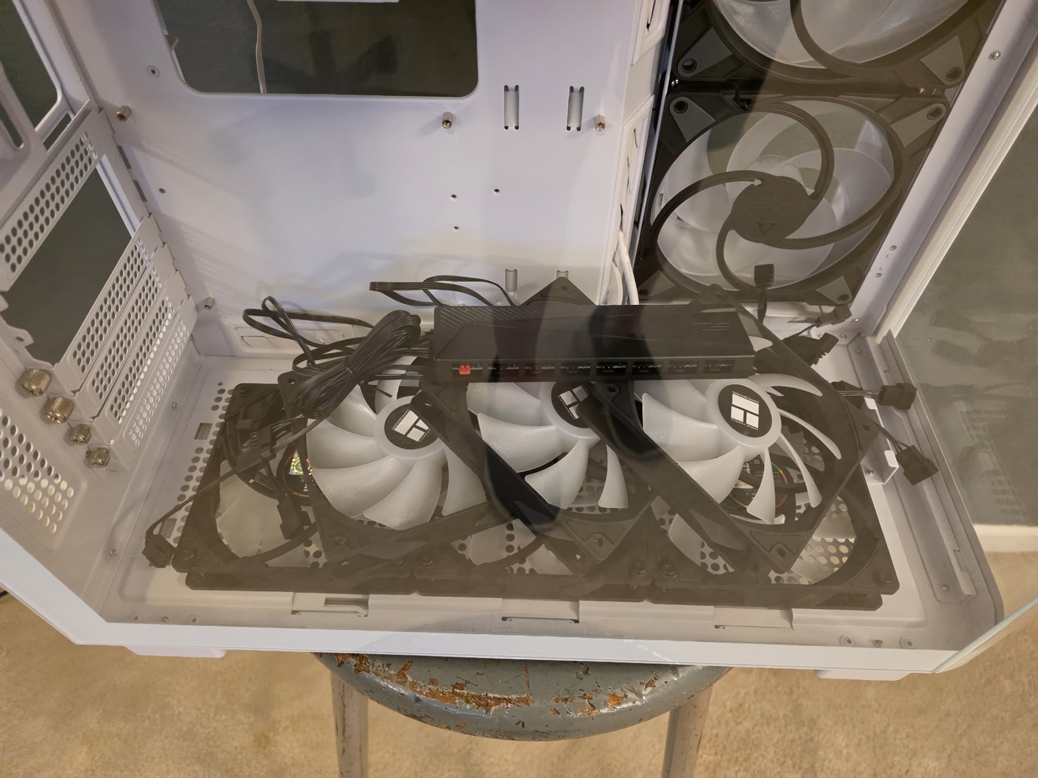 Montech KING 95 Computer Case/MOUNTAIN Displaypad With Aqua Elite 360 AIO and 9 RGB Fans PLUS